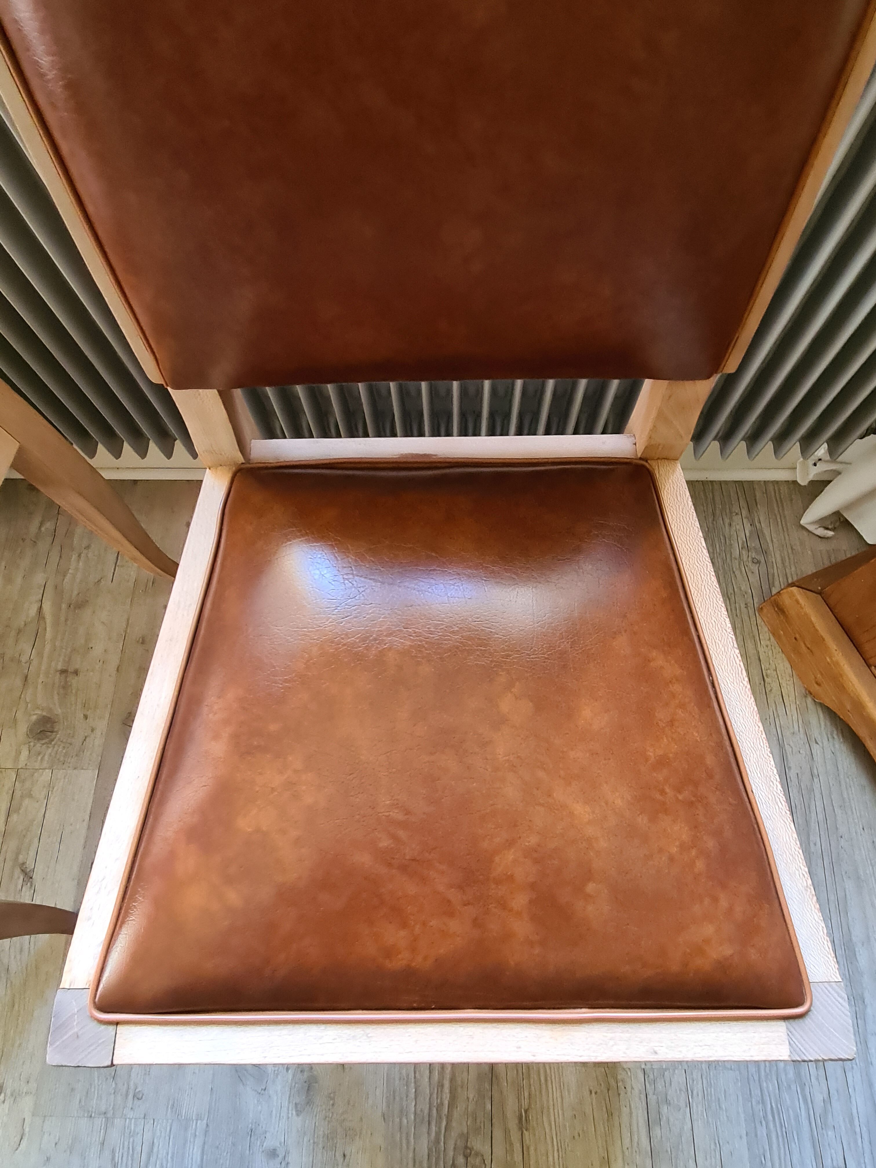 Set of 2 chic vintage chairs