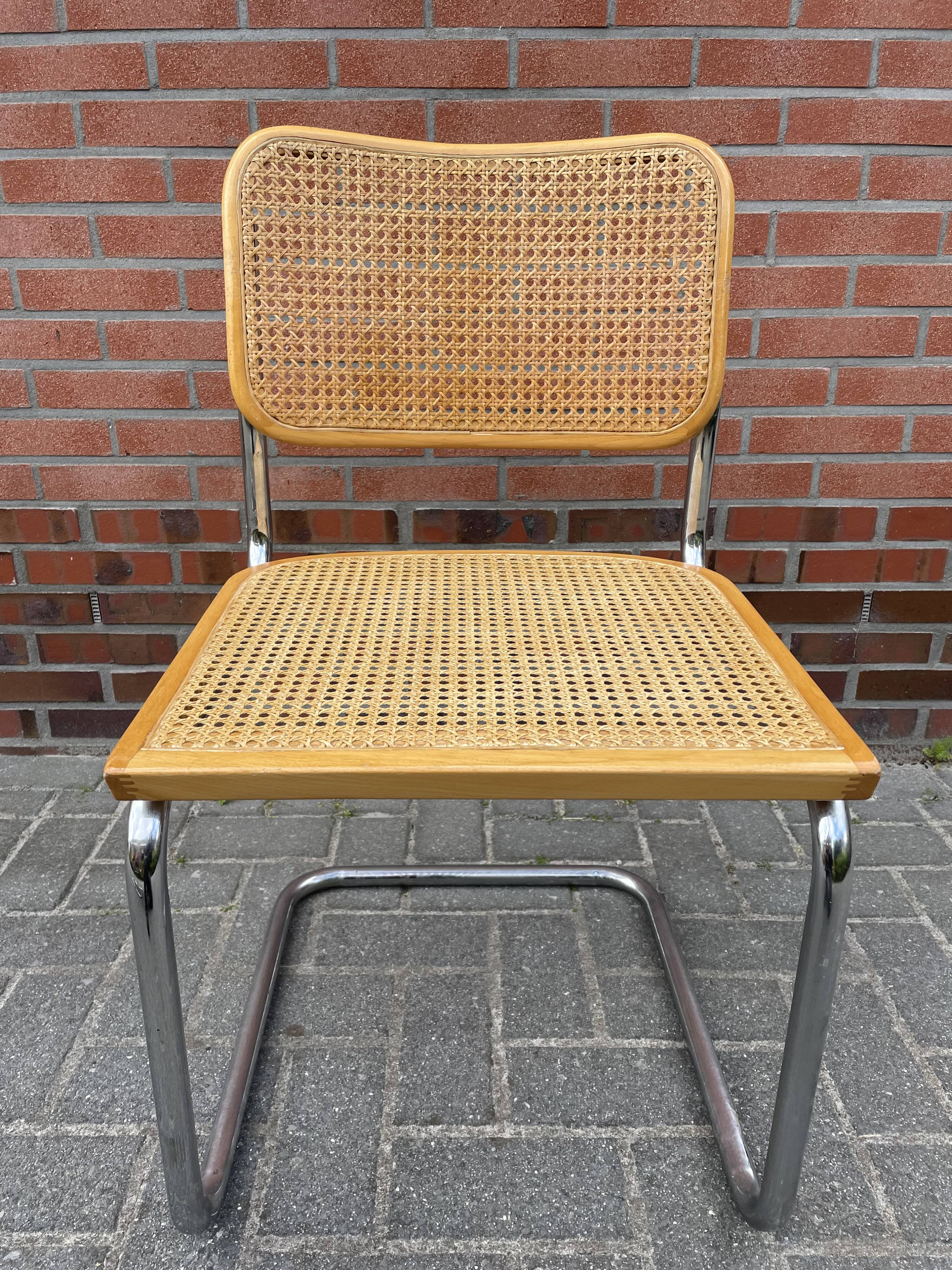 Ensemble de 4 Chaises vintage modèle Cesca B32 en chrome et bois