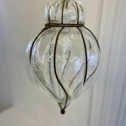 Suspension lanterne en verre soufflé et métal vintage