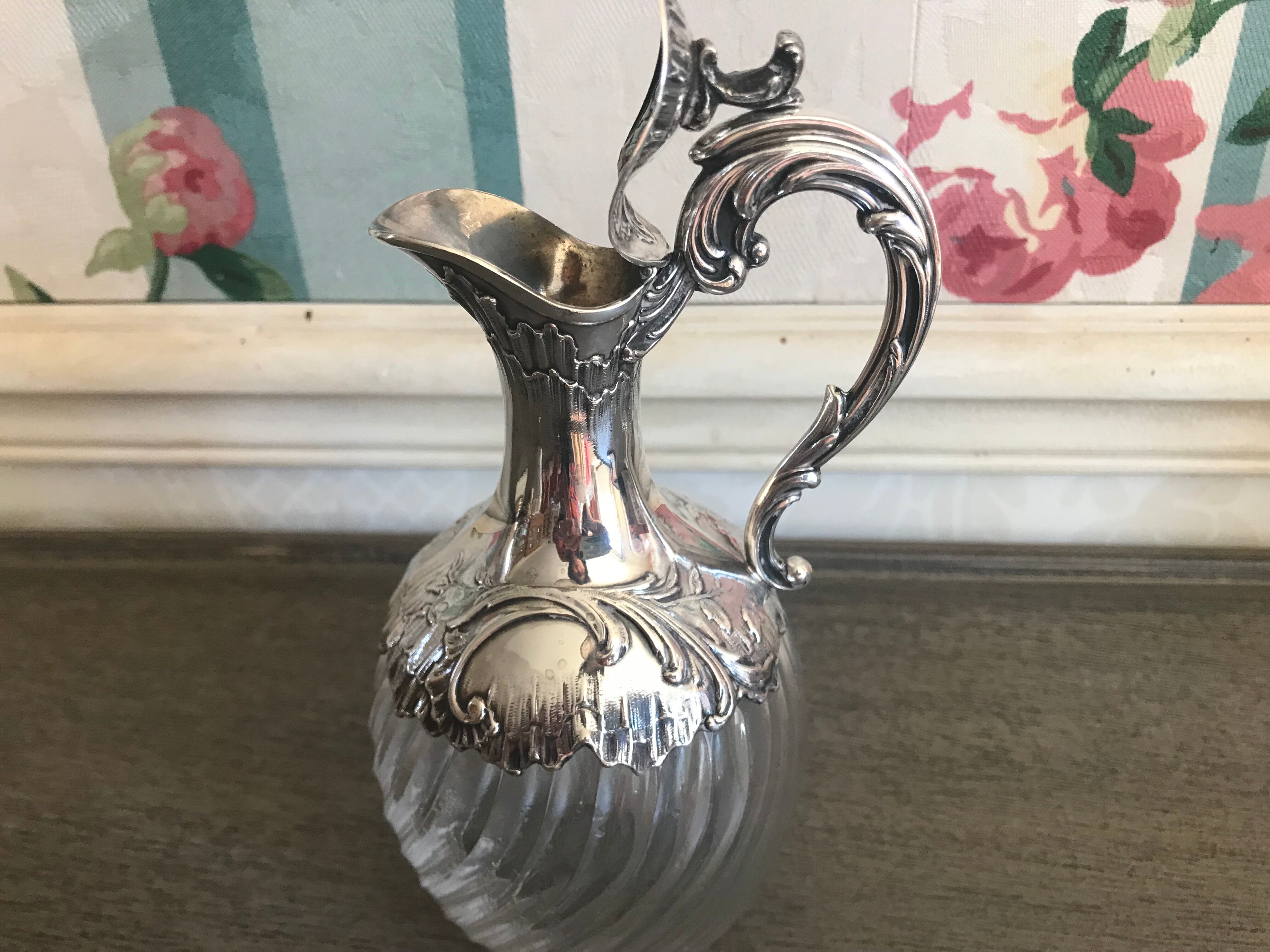 Flacon à liqueur métal argenté et verre