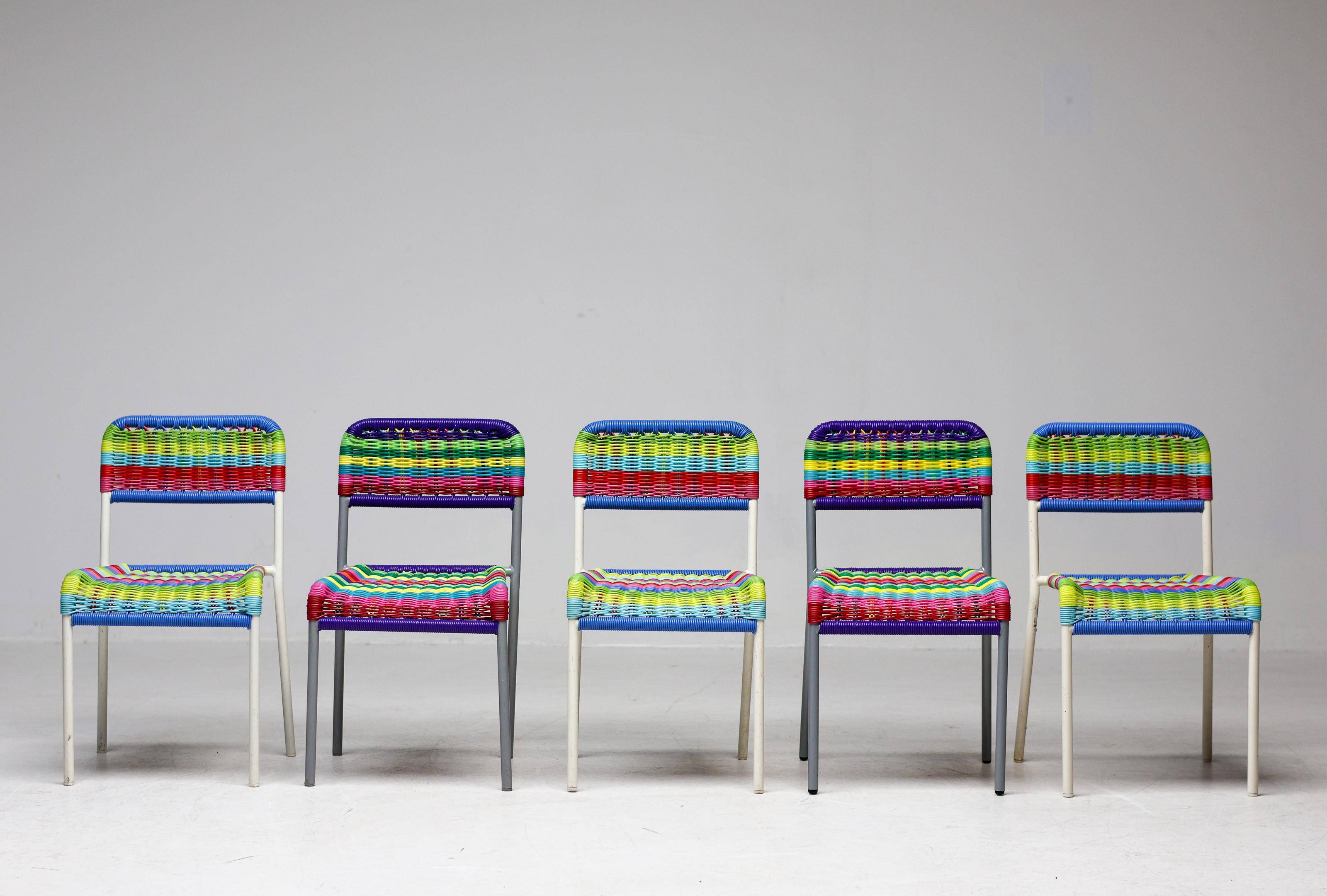 Ensemble de cinq chaises pour enfants IKEA Färgglad