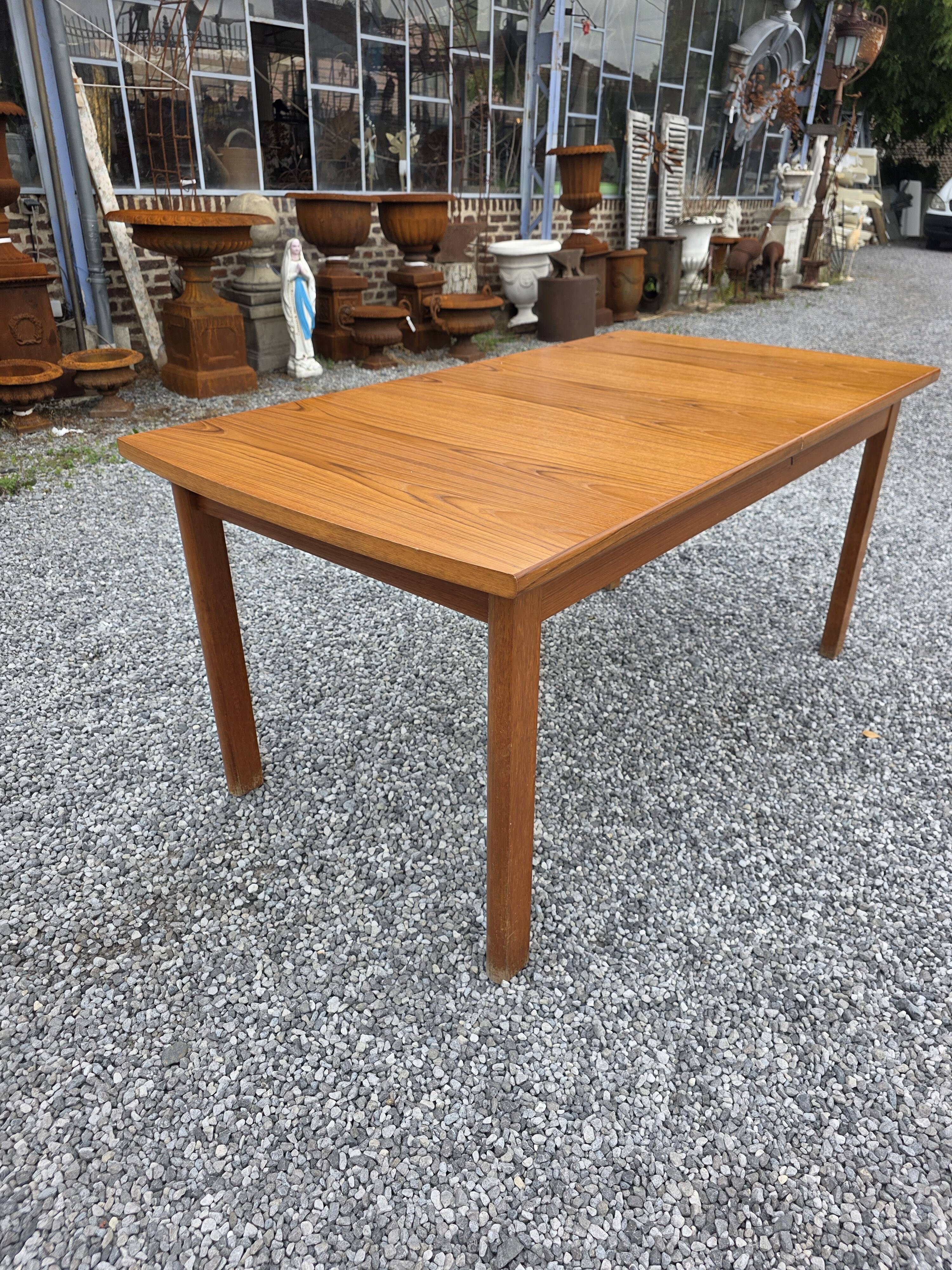 Table scandinave extensible en teck des années 60