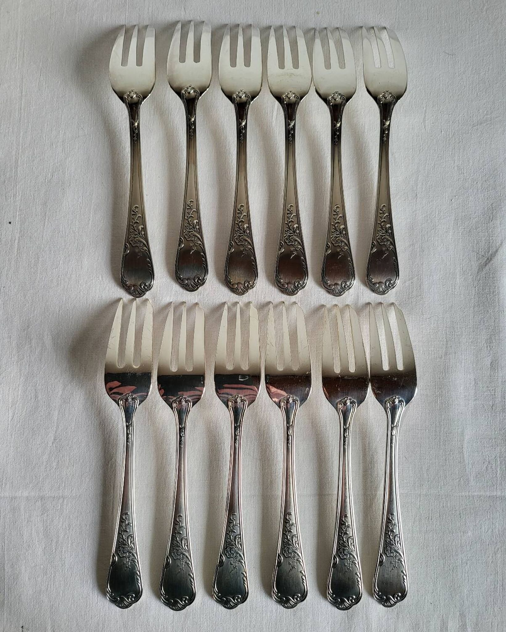 12 silver-plated dessert forks Guildar