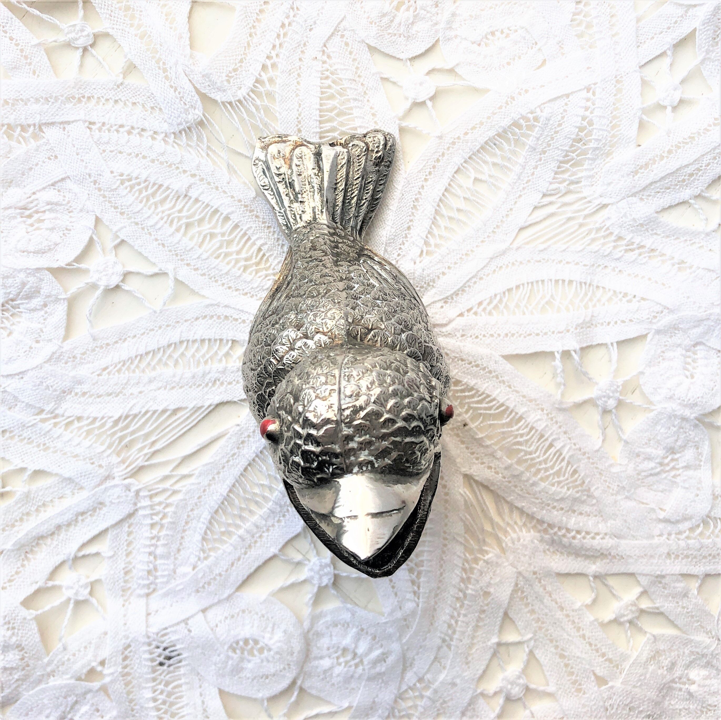 Figurine birds ashtray or pike holder