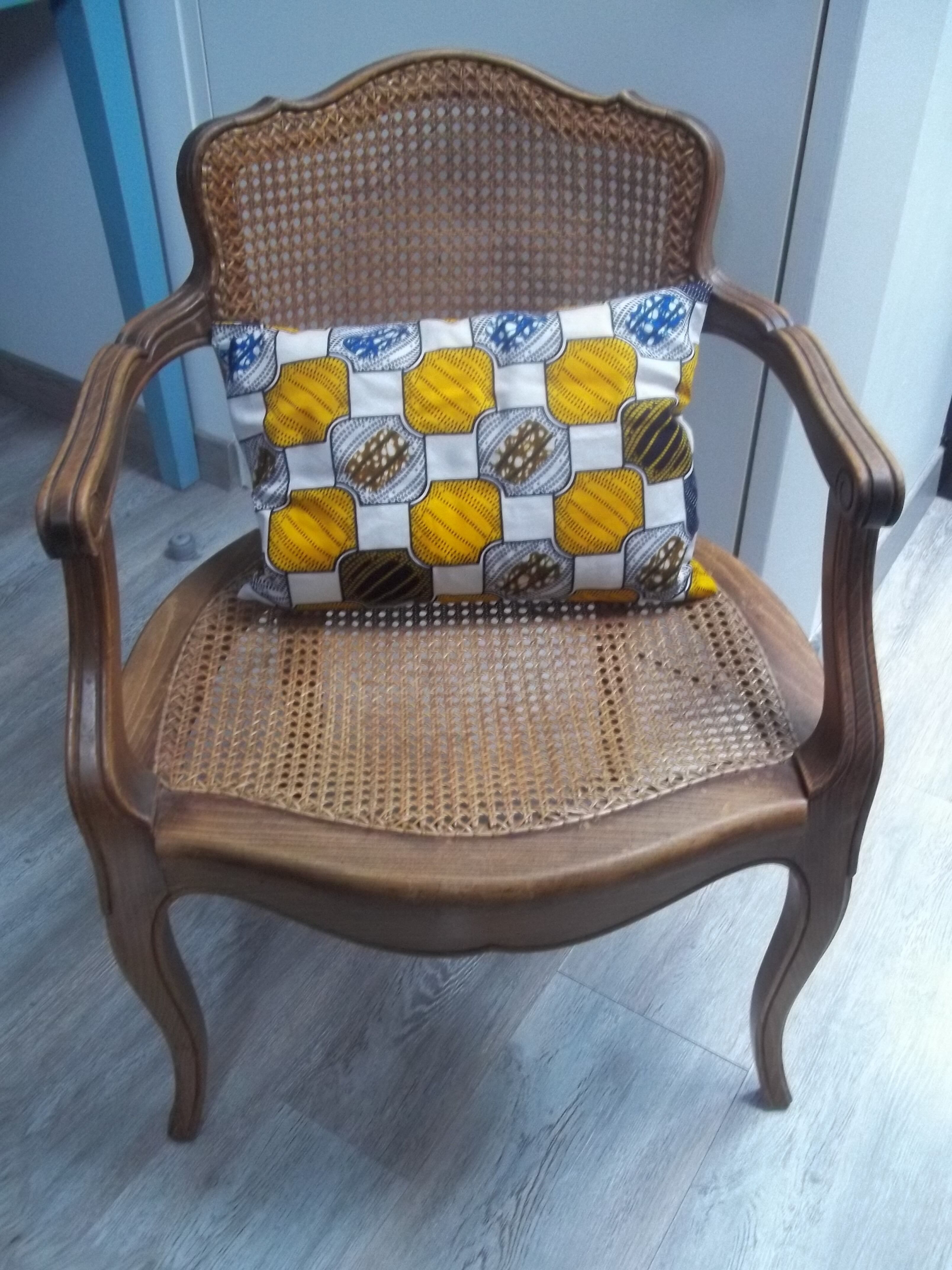 Fauteuil cabriolet canné de style Louis XV
