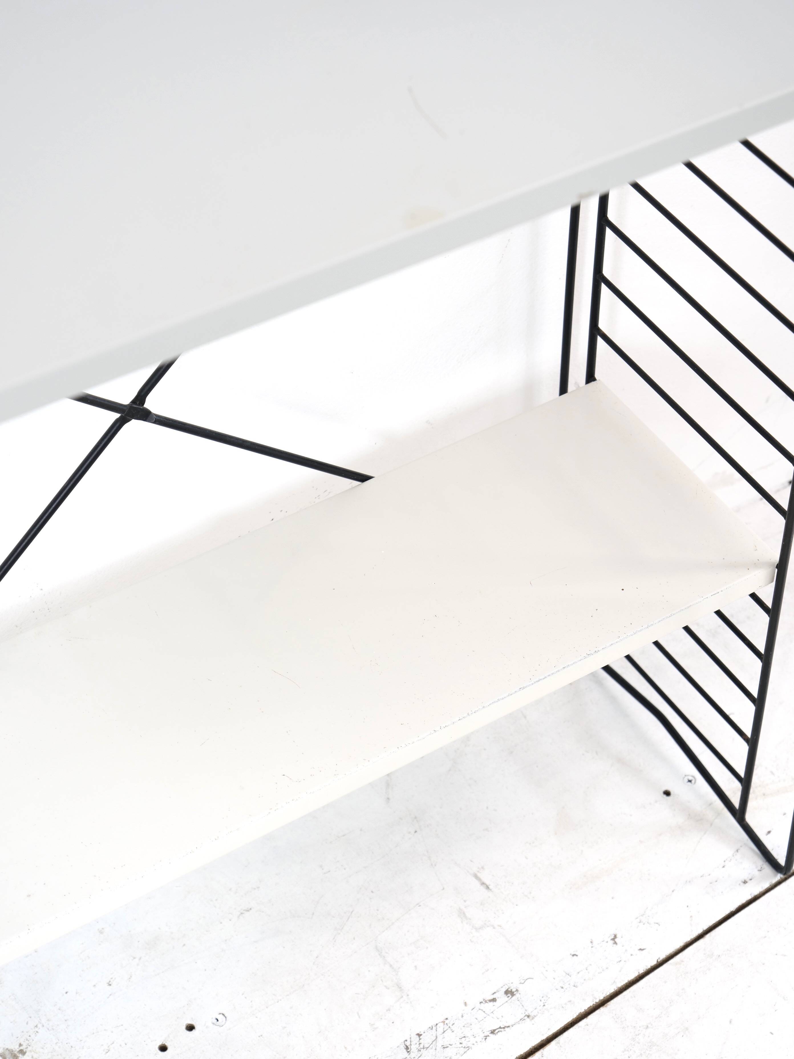 Tomado floor shelf in shades of gray