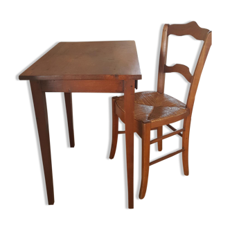 Extra table with chair