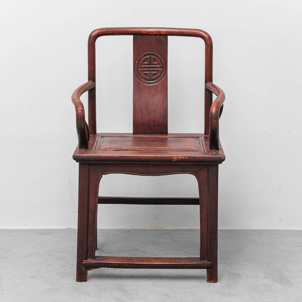 Fauteuil avec accoudoirs en bois, Chine, style dynastie Ming, 19e siècle