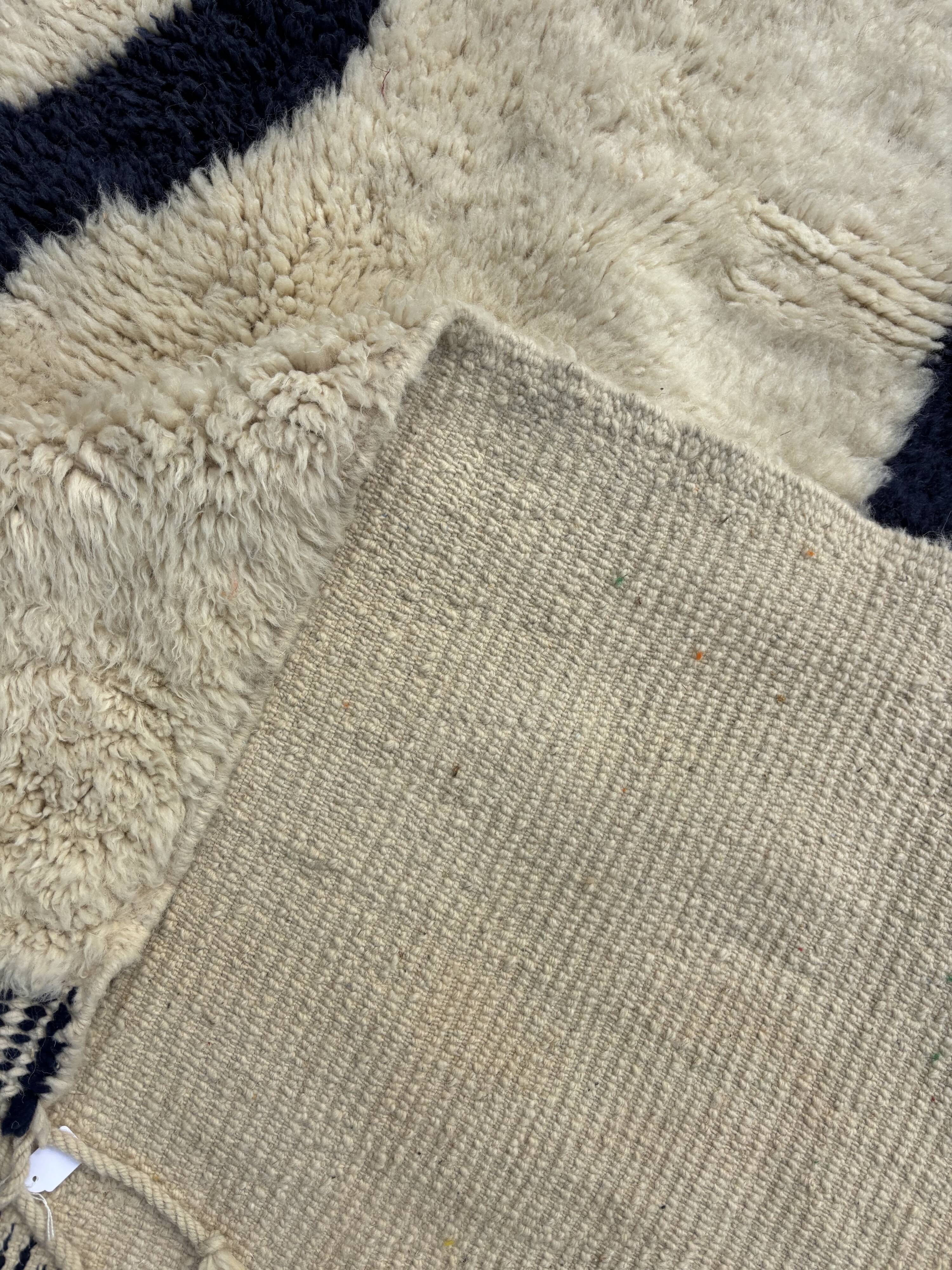 Beni M'rirt Berber rug 250 × 250 cm – Natural wool – Handmade in Morocco