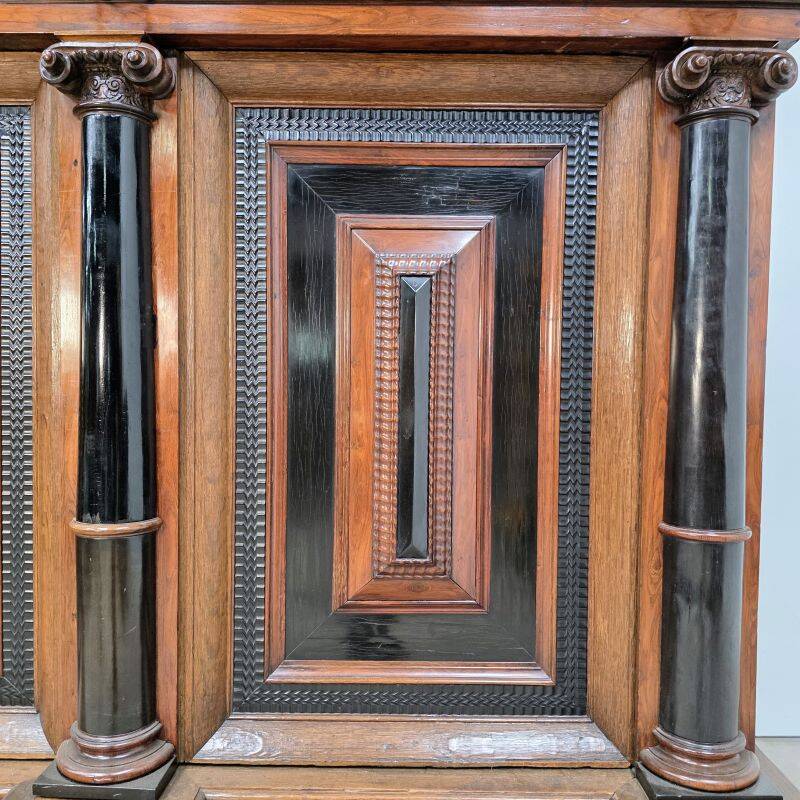 Beautiful 17th-century Dutch cabinet in rosewood and ebony marquetry.