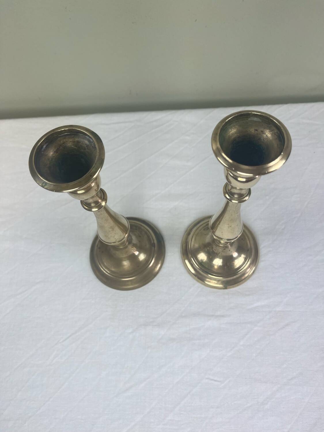 Paire de bougeoirs anciens