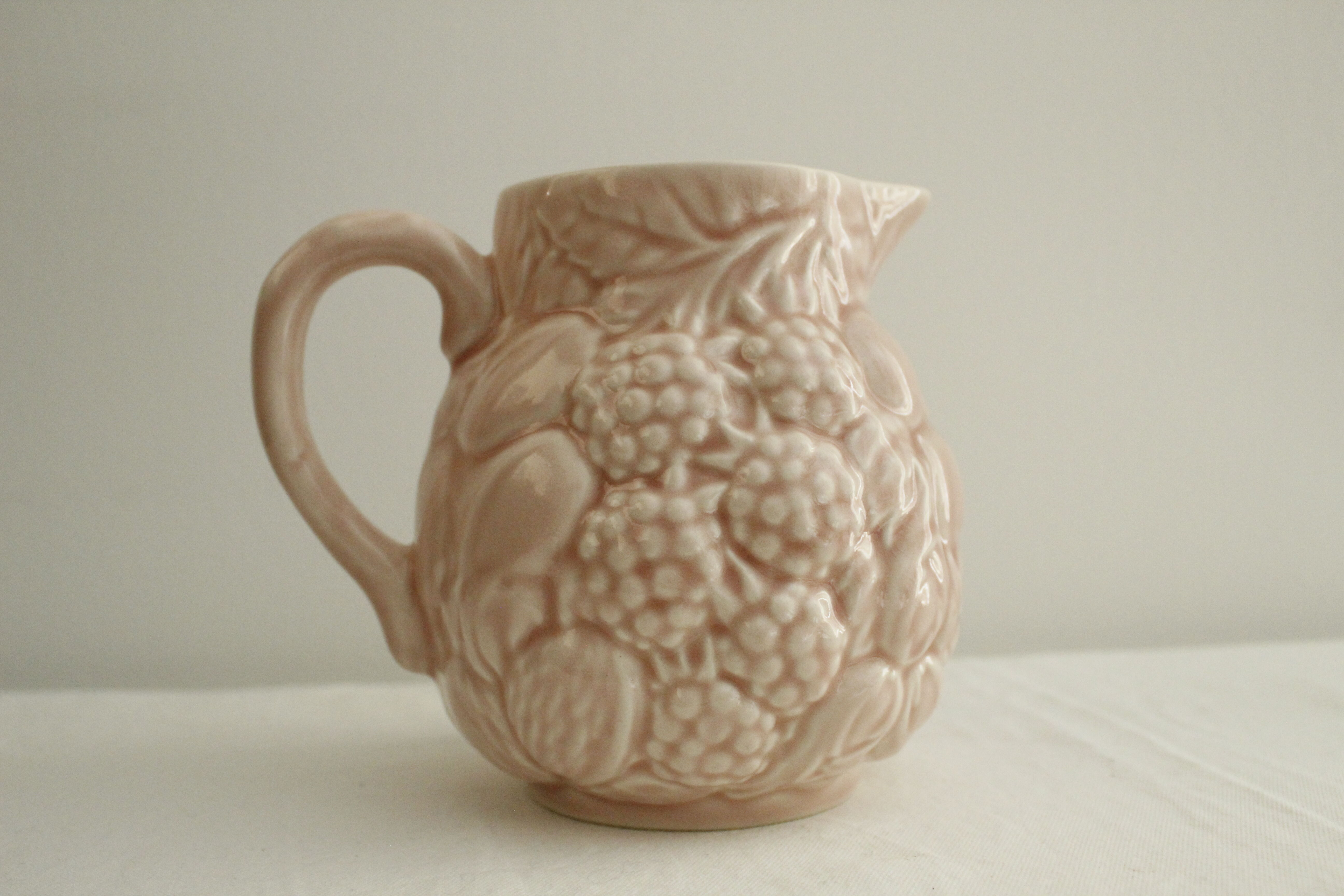 Pink pitcher - glazed ceramics - raspberry reliefs - Salins les Bains