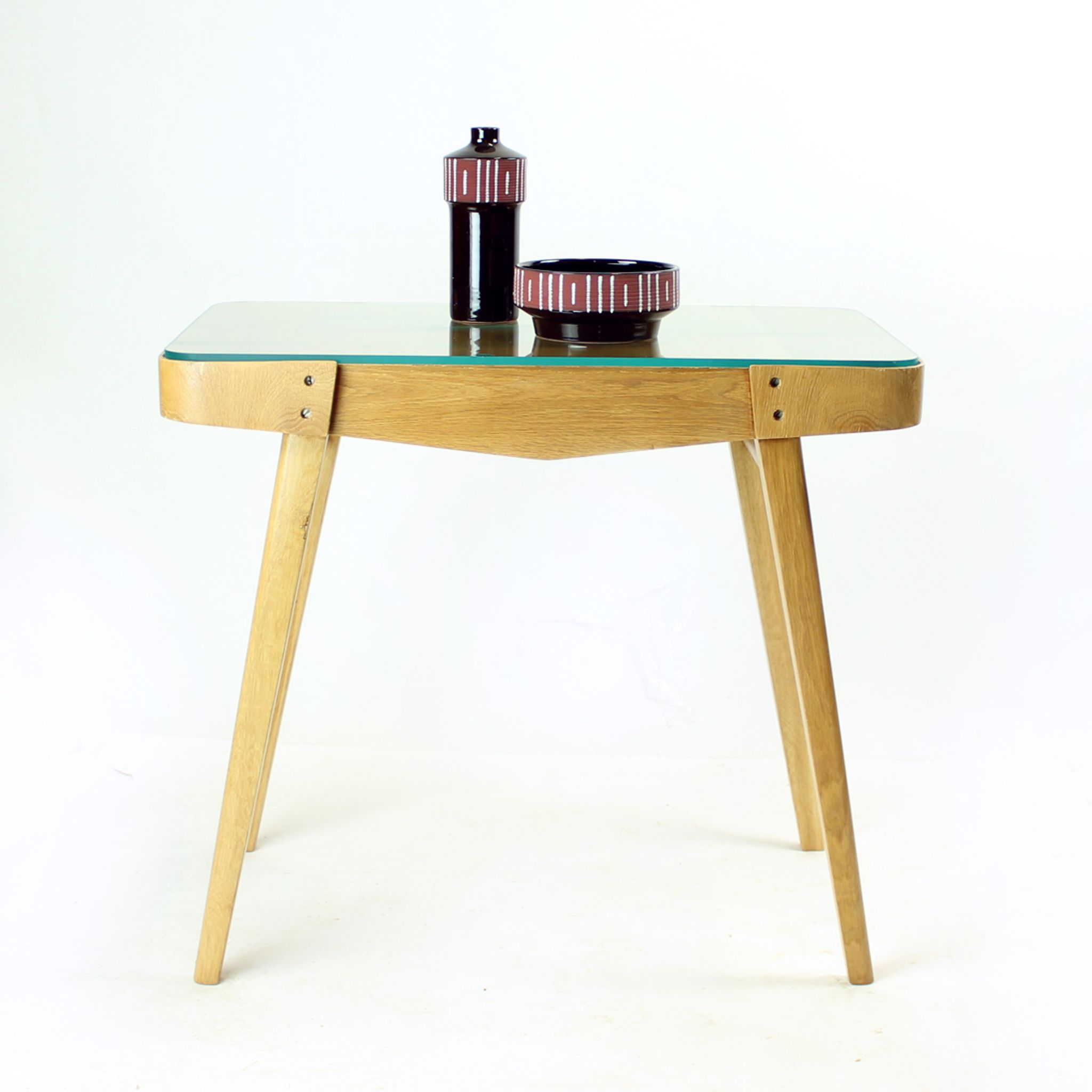 Table basse du milieu du siècle en chêne et verre, Tchécoslovaquie Années 1960