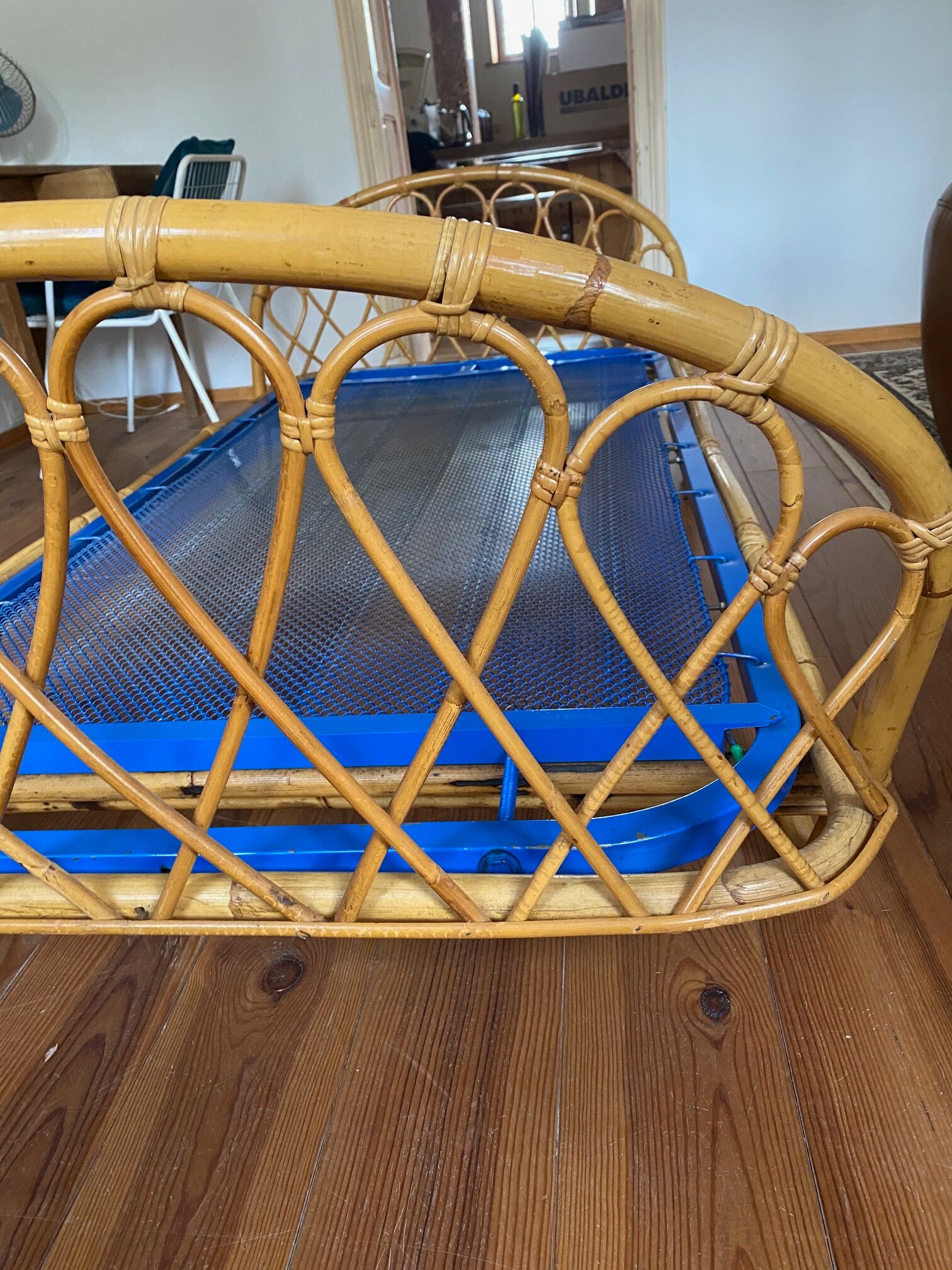 Vintage basket bed in rattan 1960