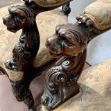 Paire de fauteuils a médaillons en bois sculpté XIX siècle