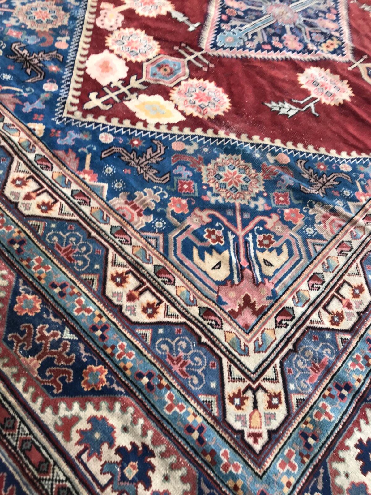 Large carpet old sinkiang done hand 268 x 360 cm