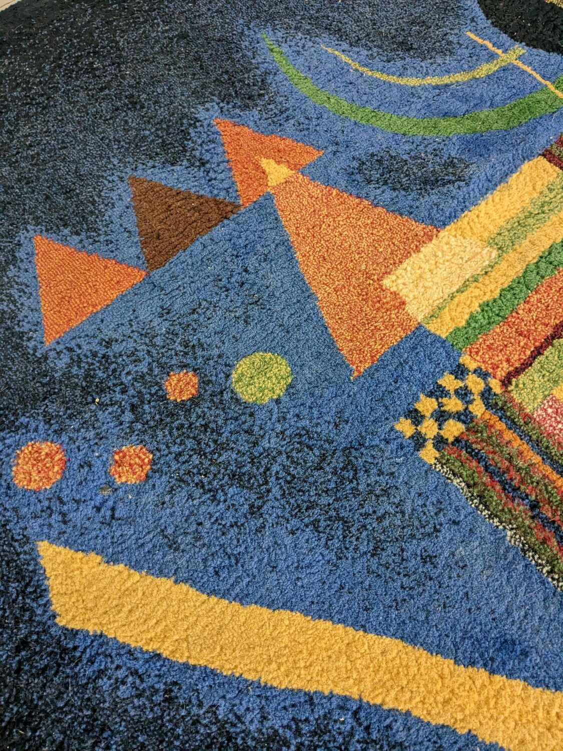 Carpet postmodern 80s kandinsky pattern