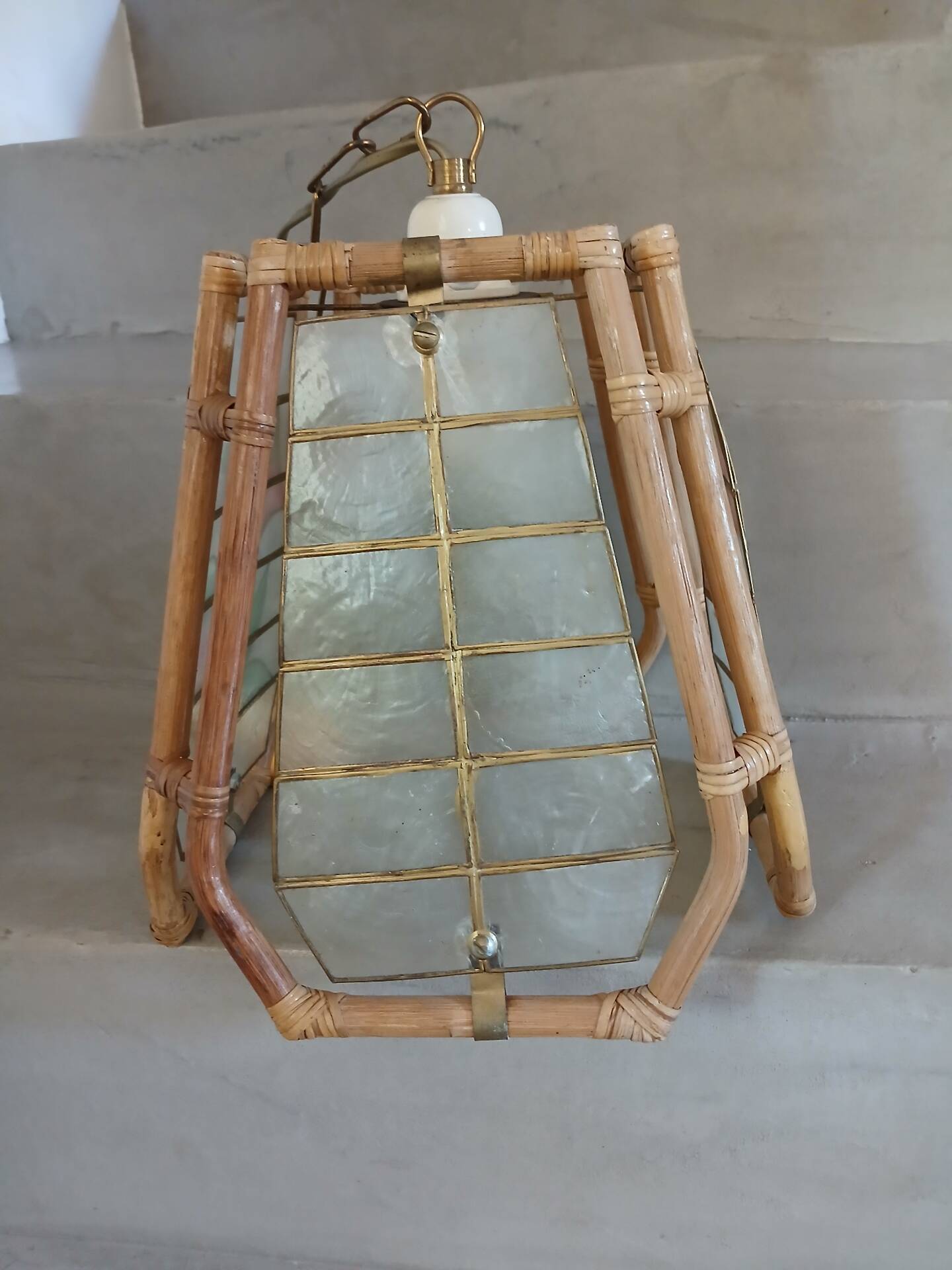 Suspension vintage rotin et nacre