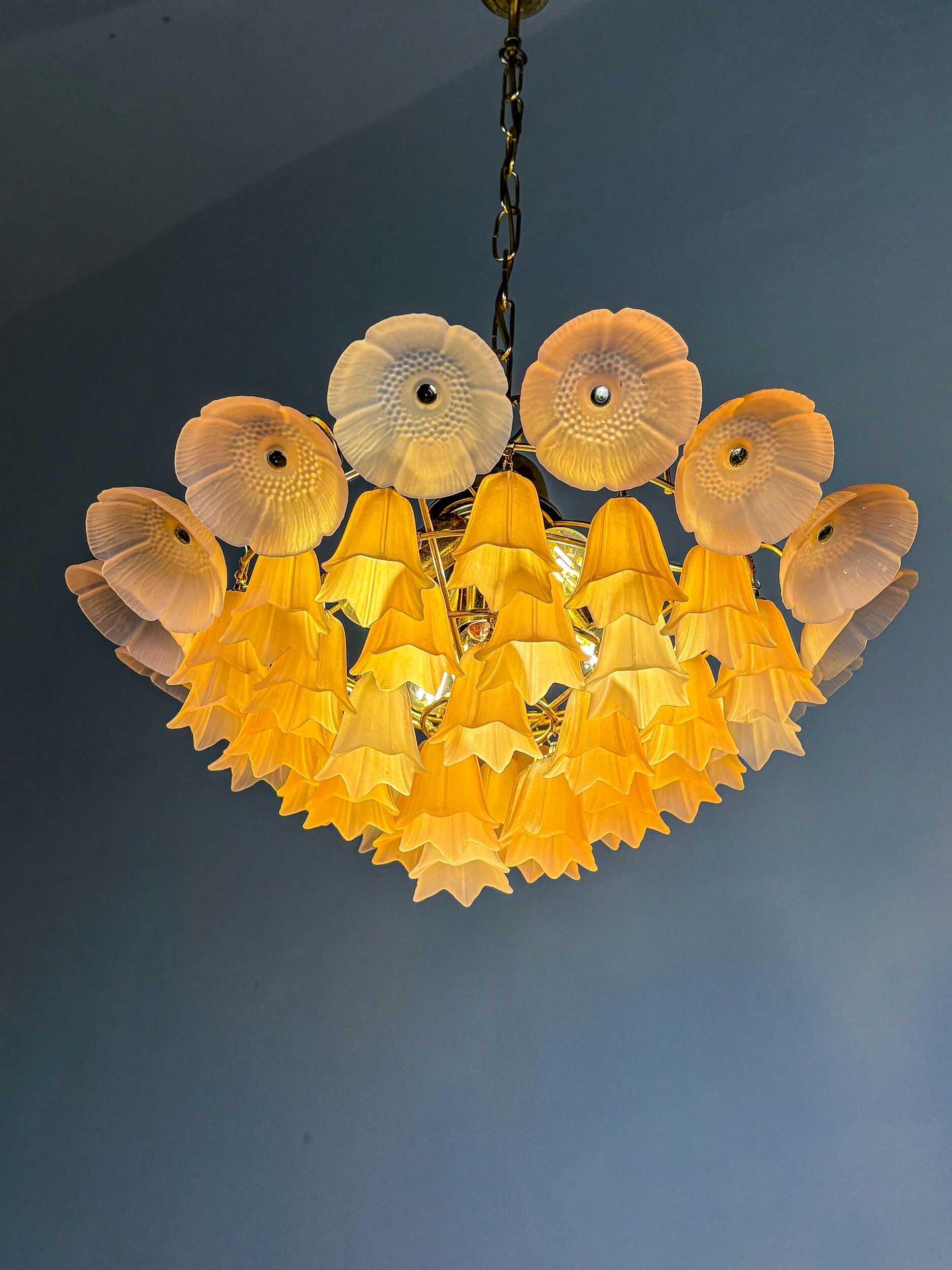 Bicolour 4-tier floral Murano glass chandelier, pink & white glass, Italy, 1970s
