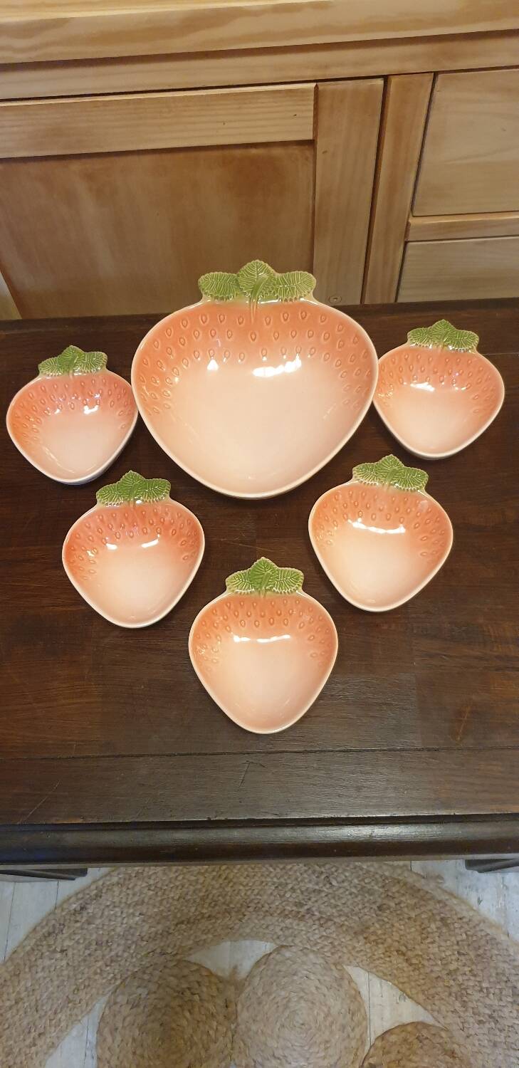 Strawberry dessert service