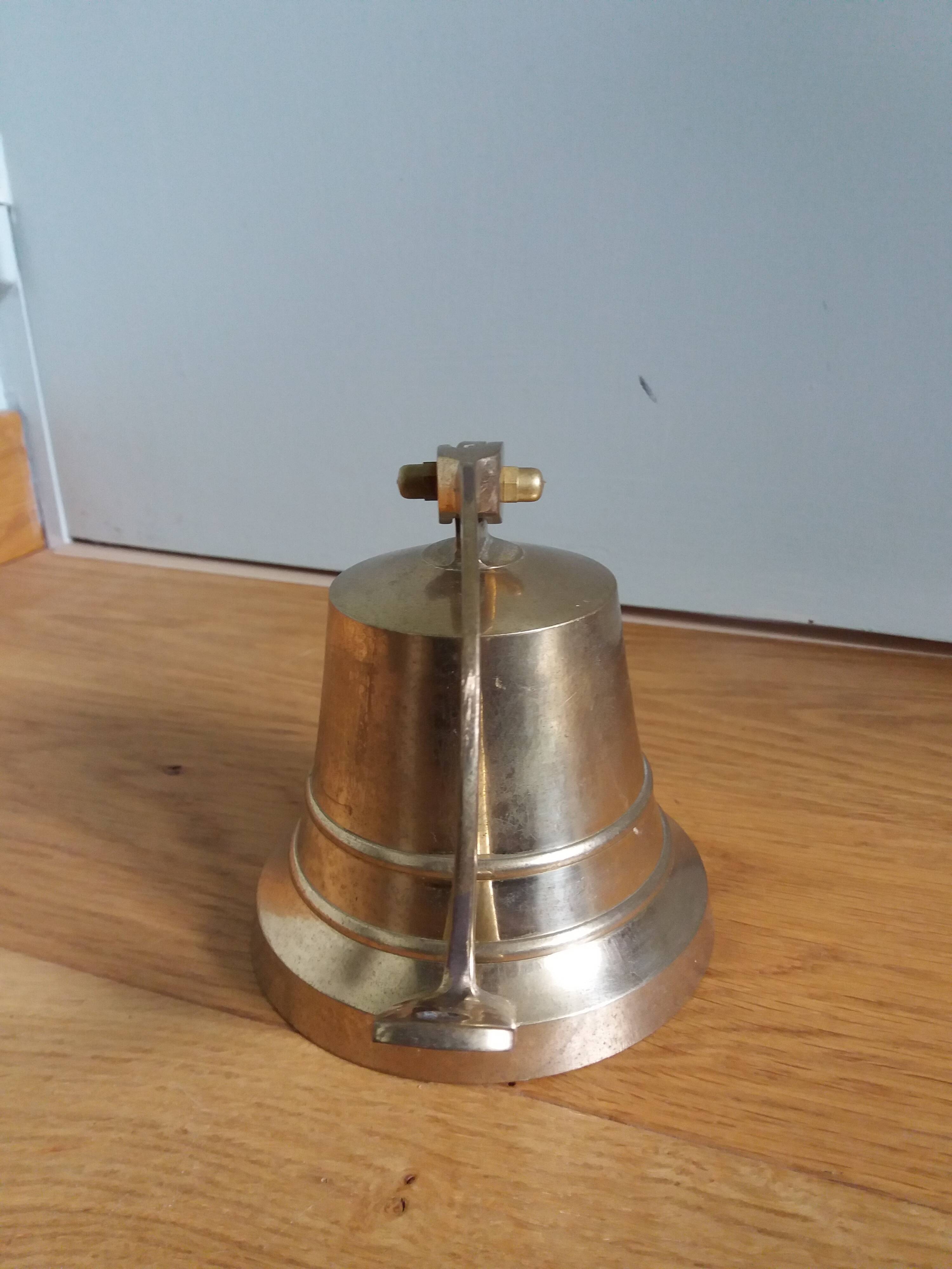 Wall entrance bell with bracket