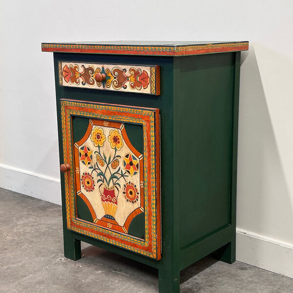 Grand cabinet en folk art provençal peint à la main par un artiste provençal, années 1970.