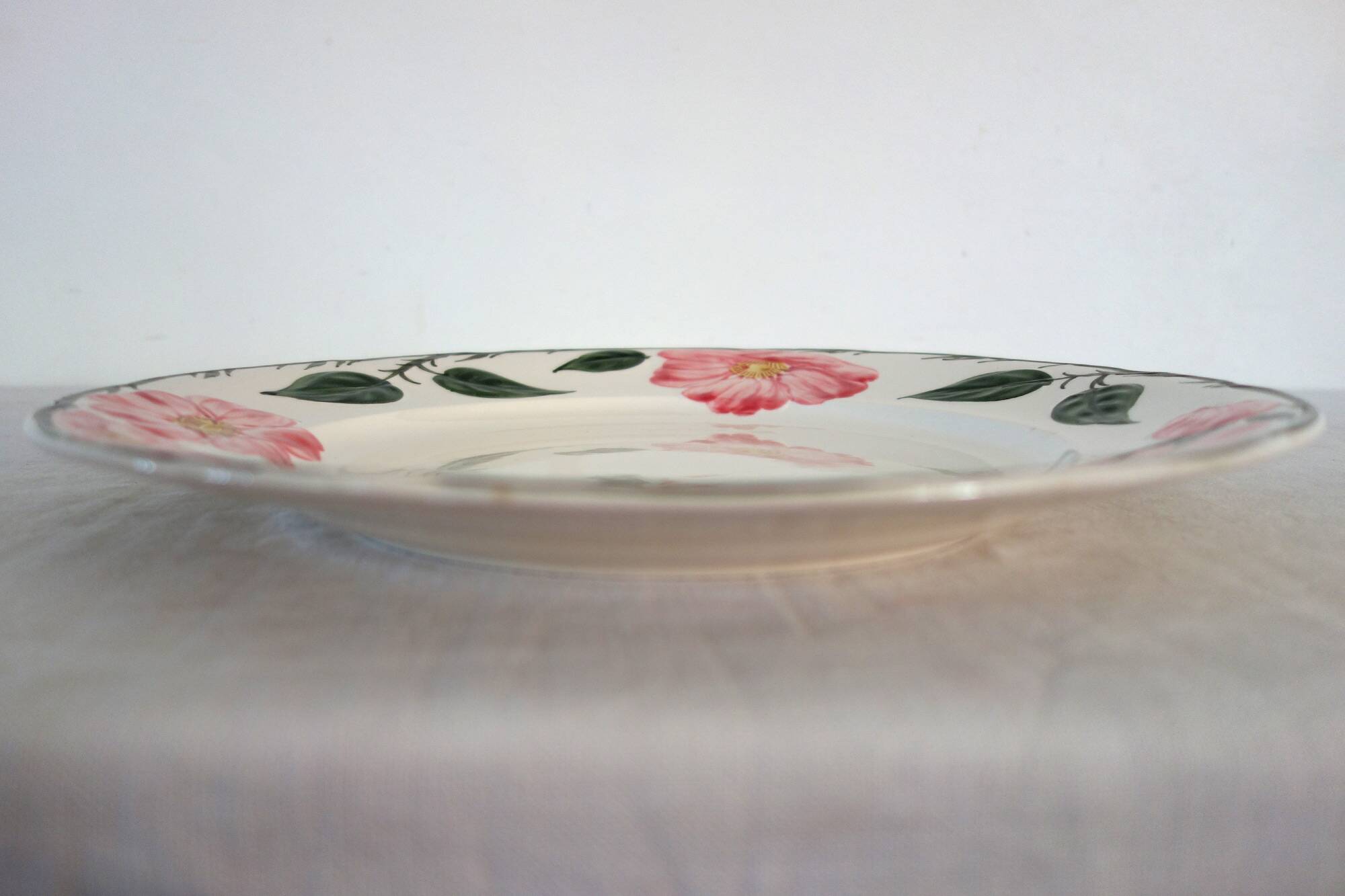 2 round plates Villeroy & Boch "Wild Rose", 1970