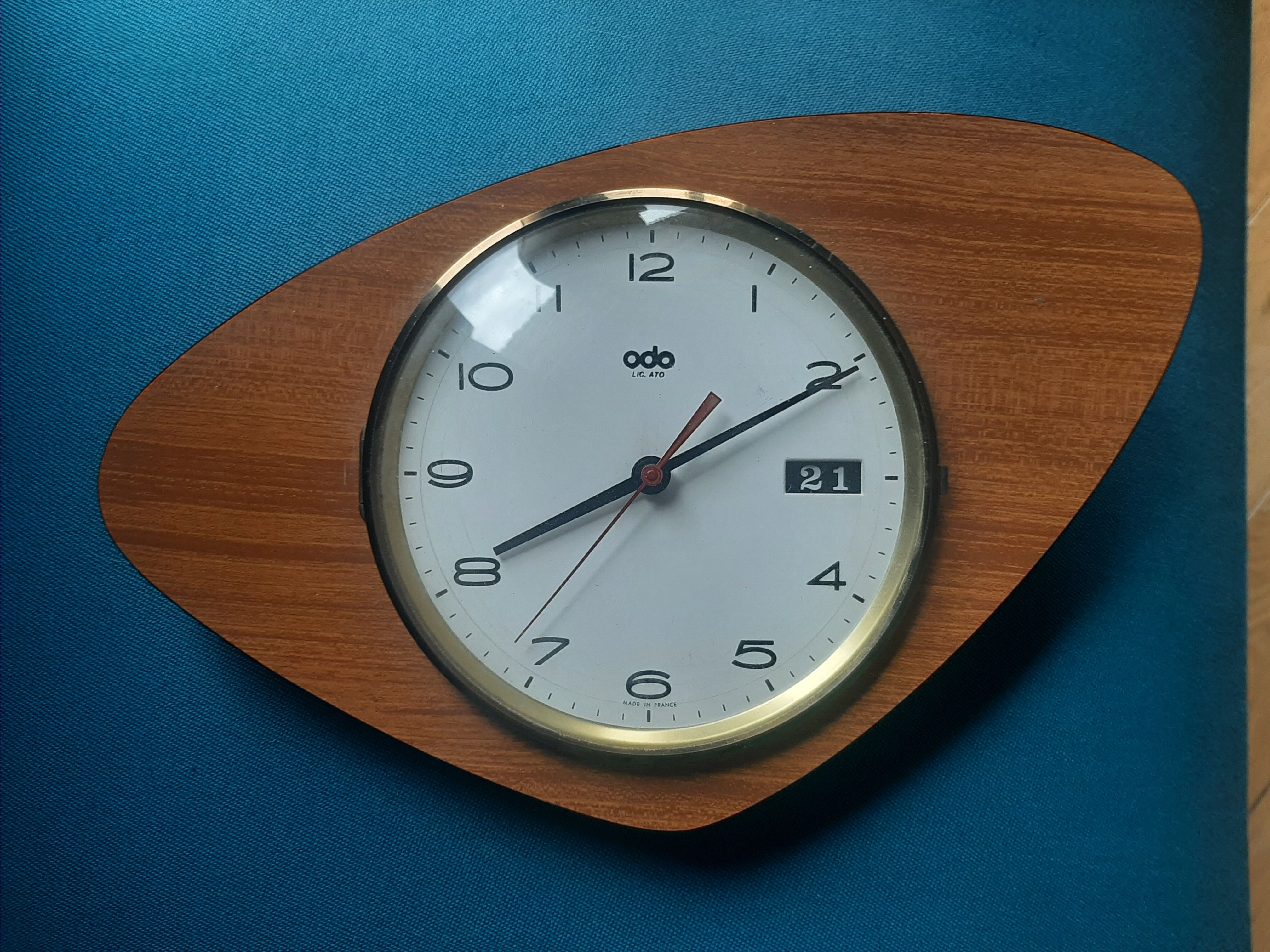 Vintage formica freeform Odo clock