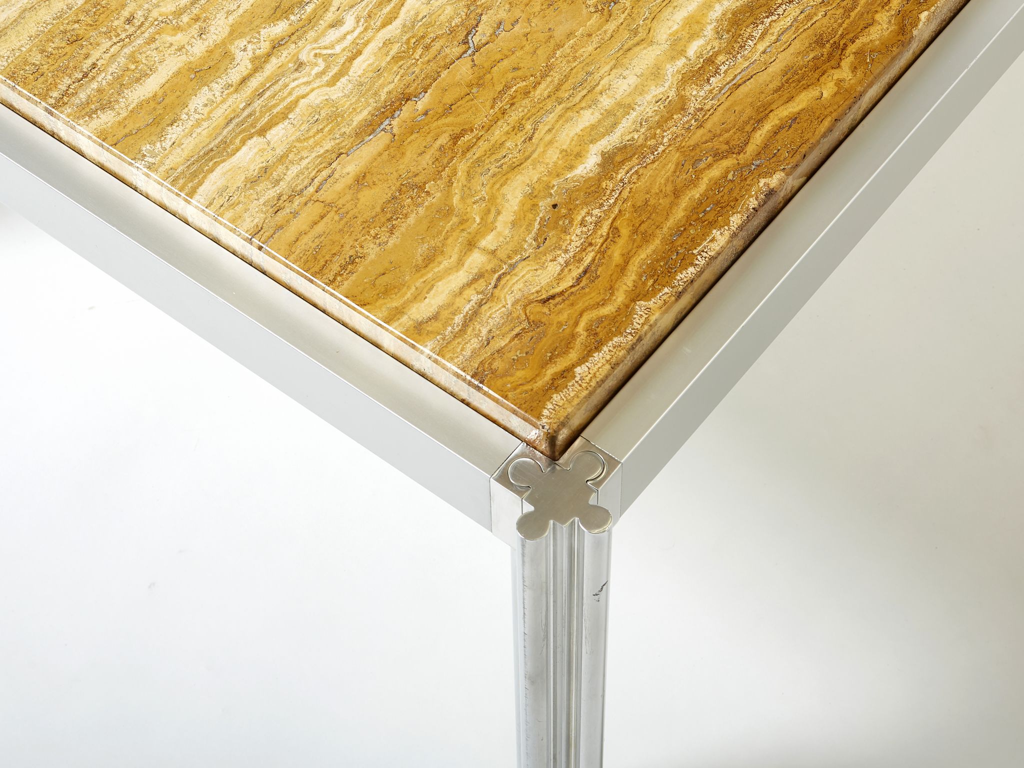 Table basse chrome aluminium travertin jaune George Ciancimino 1975
