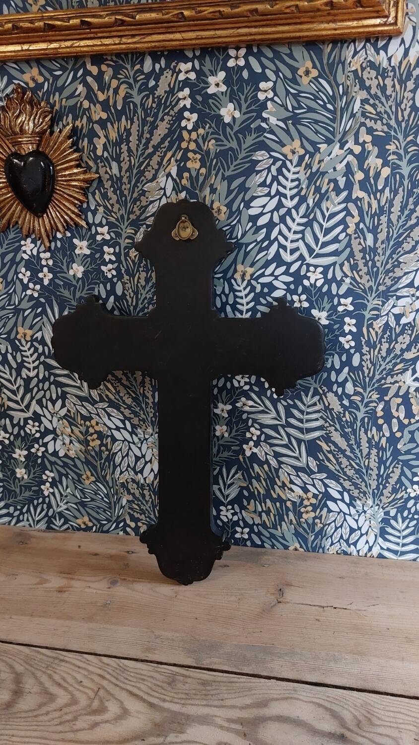 Croix murale bois noire