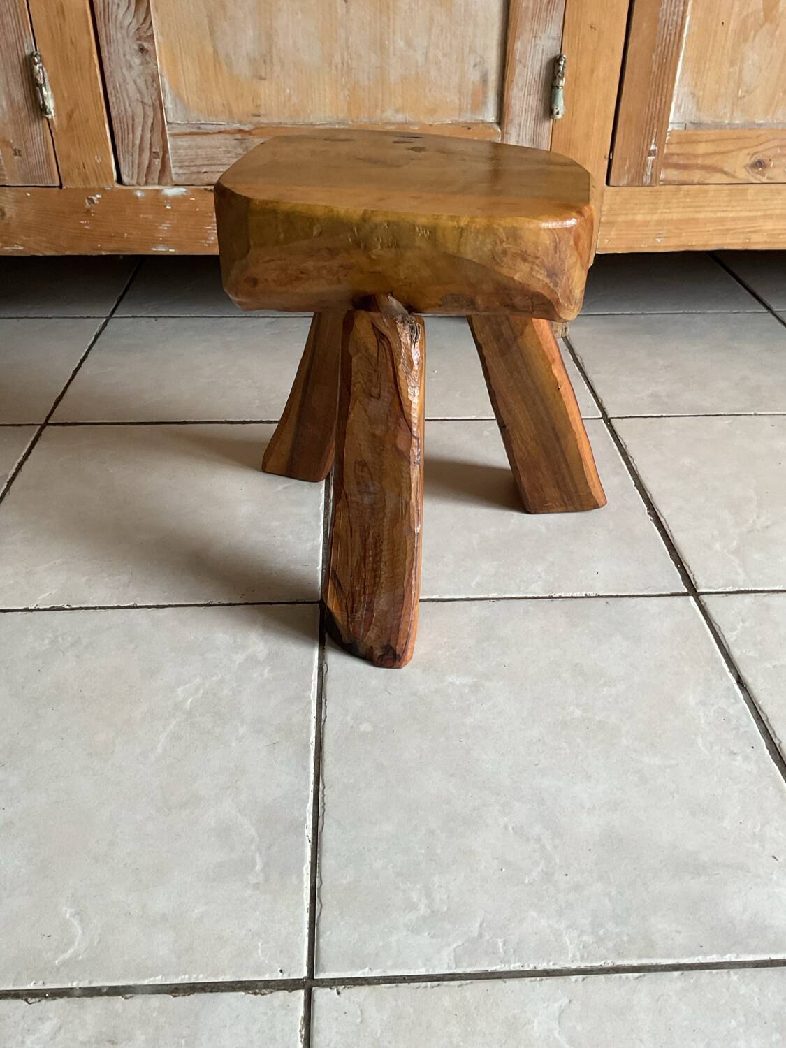Tabouret tripode brutaliste bois Olivier design 50/60
