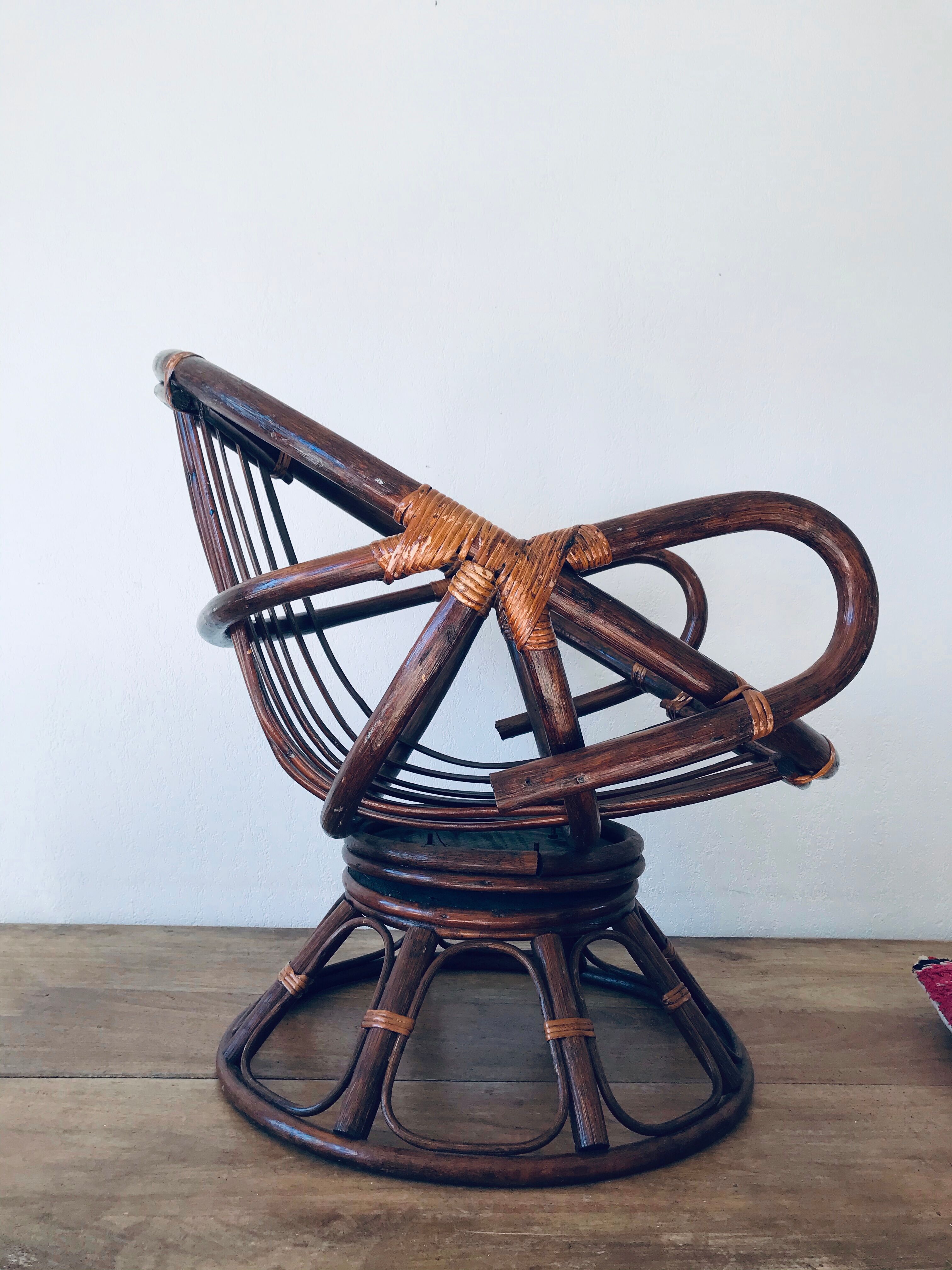 Rotating rattan chair