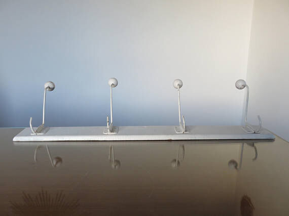 Coat 4 door hooks 30-40 years