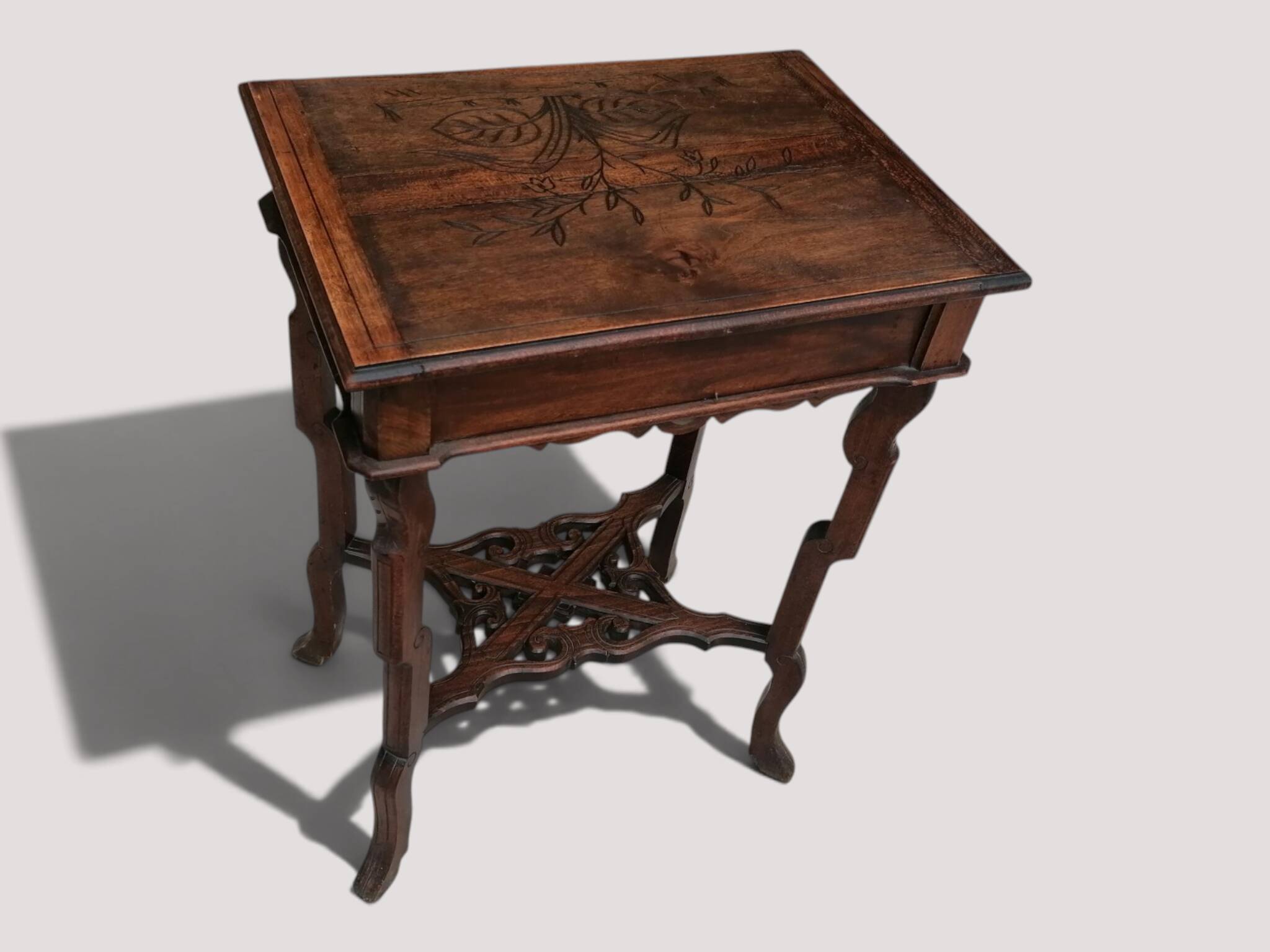 Table de rangement / d'appoint / coiffeuse style chinois.