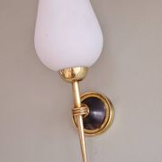 Paire d'appliques opaline et laiton 1950