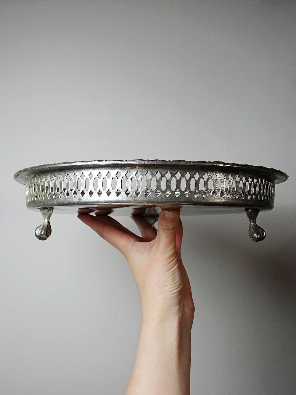 Small Moroccan tripod tea tray in silver-plated metal, vintage chiseled decoration.