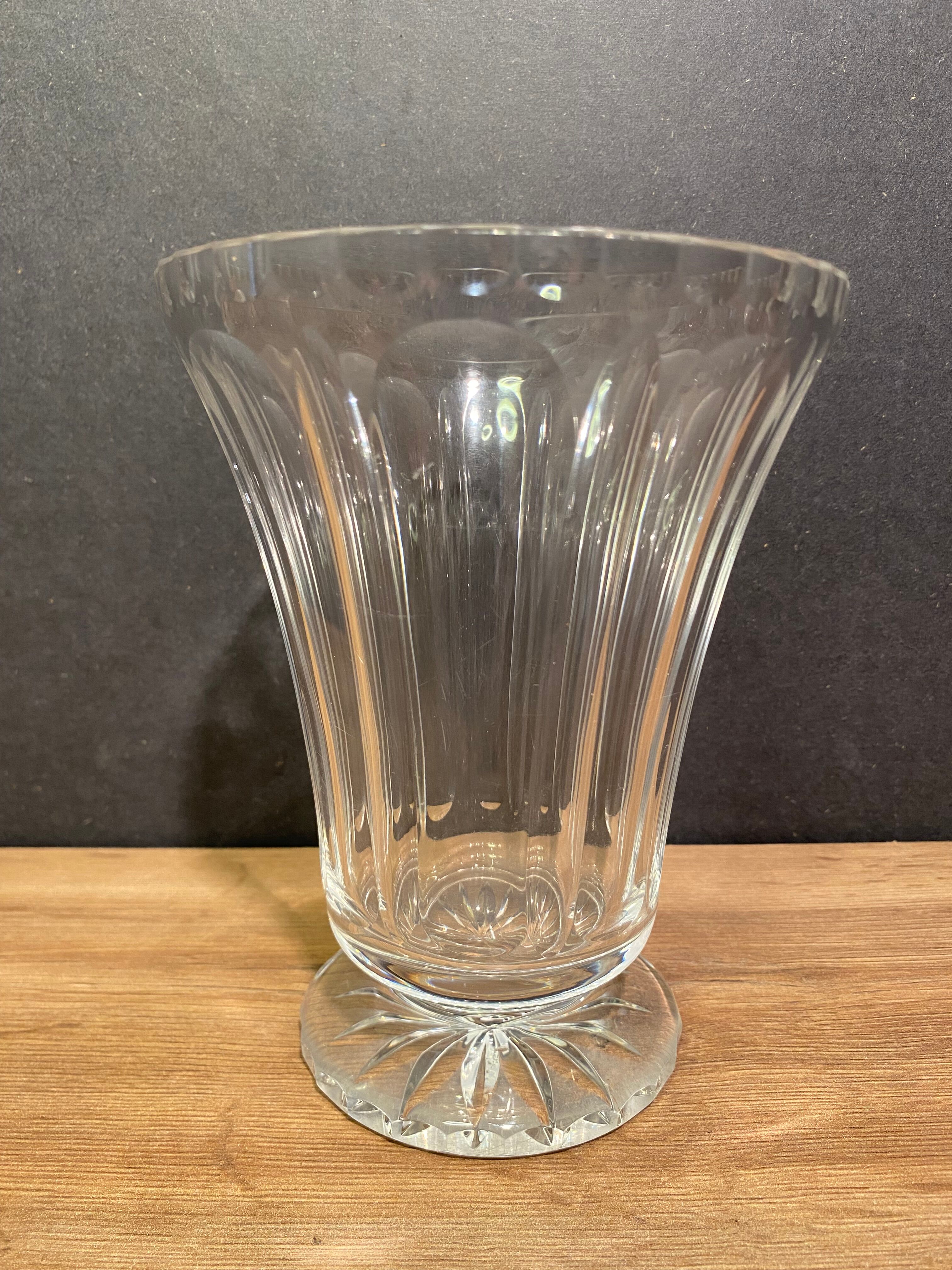 Vase on pedestal in cut crystal mid-twentieth century
