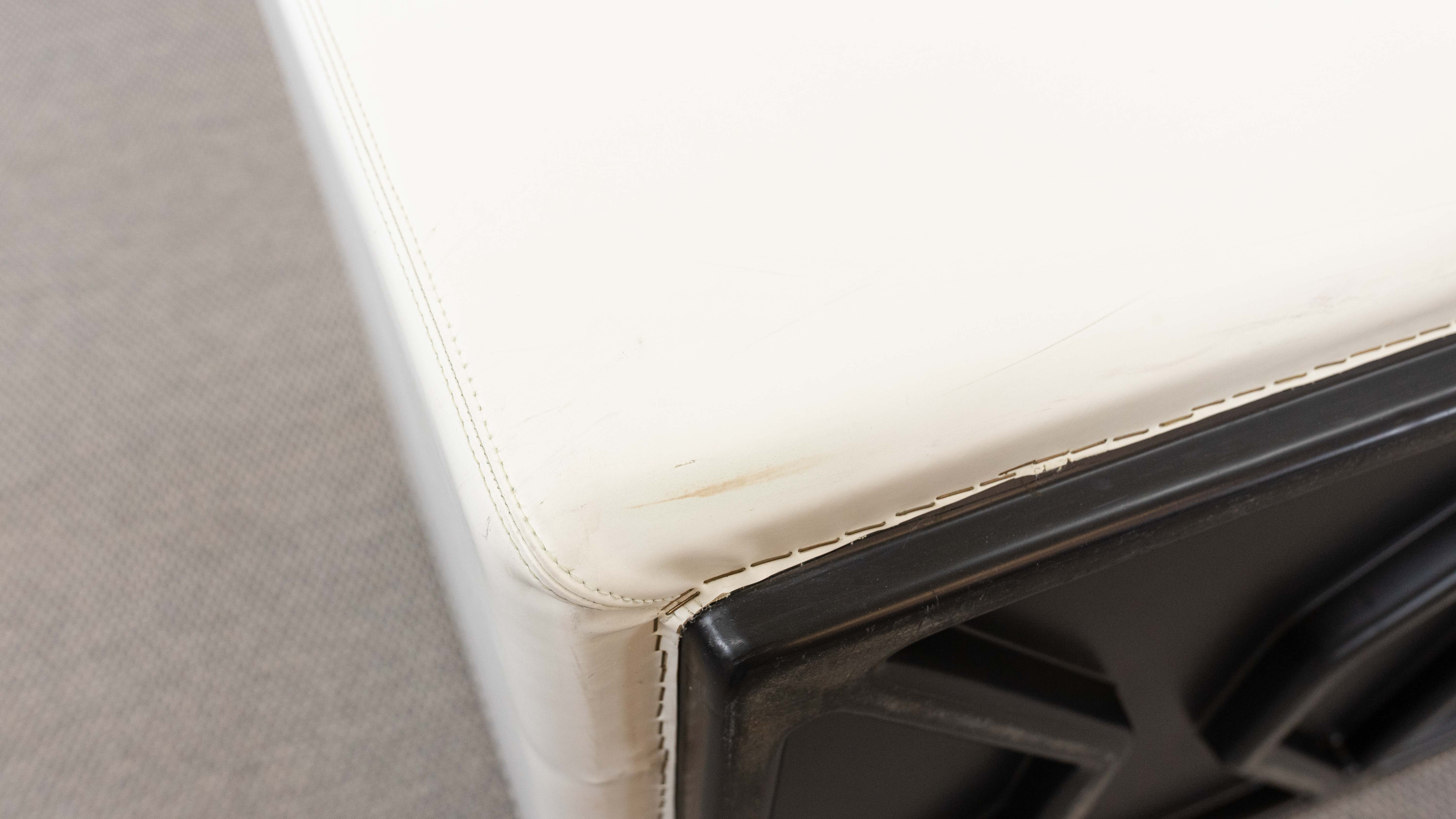 Throw Away Sofa by Willie Landels for Zanotta 1965 in white vinyl