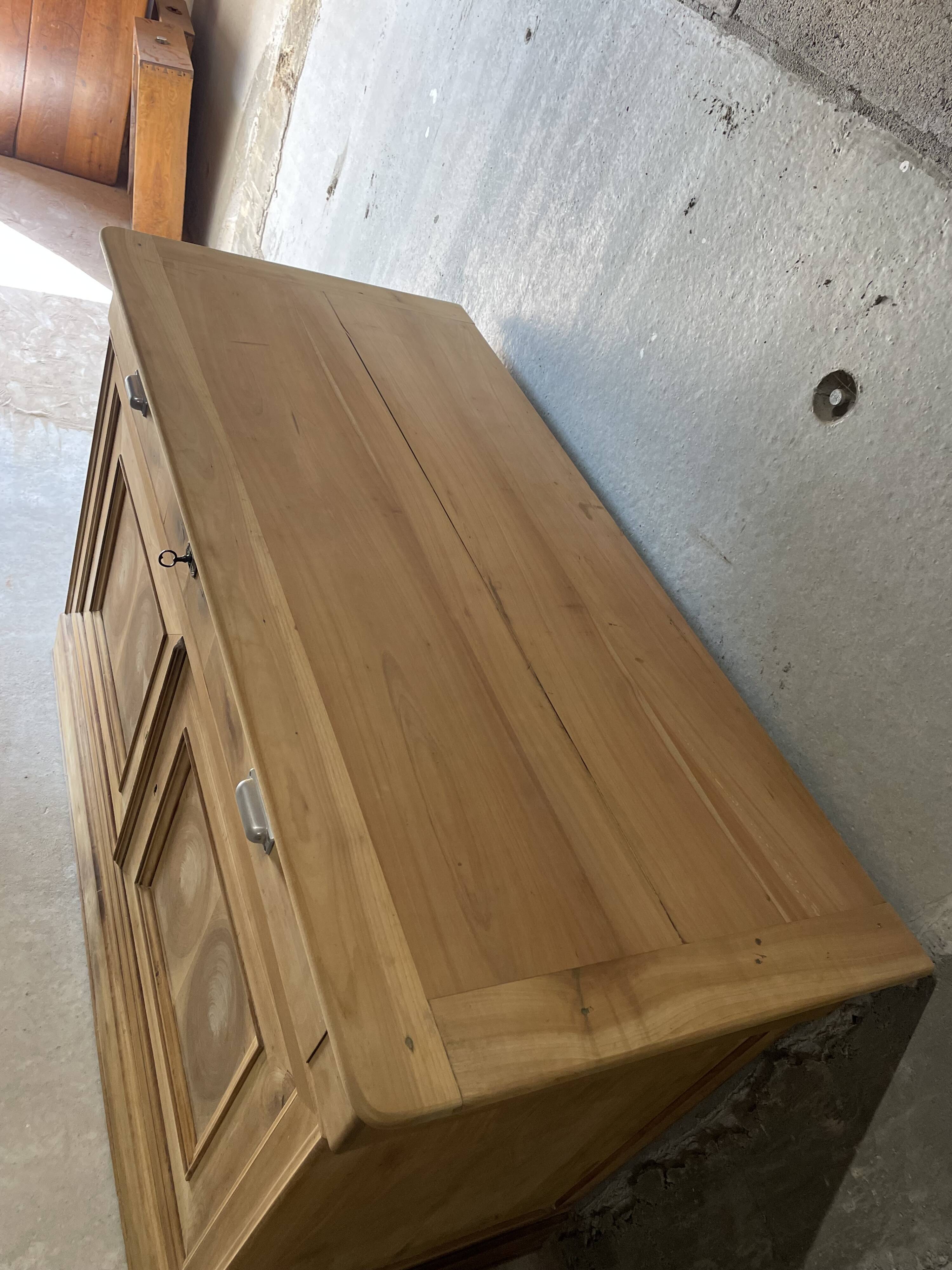 Solid wood sideboard – country house charm