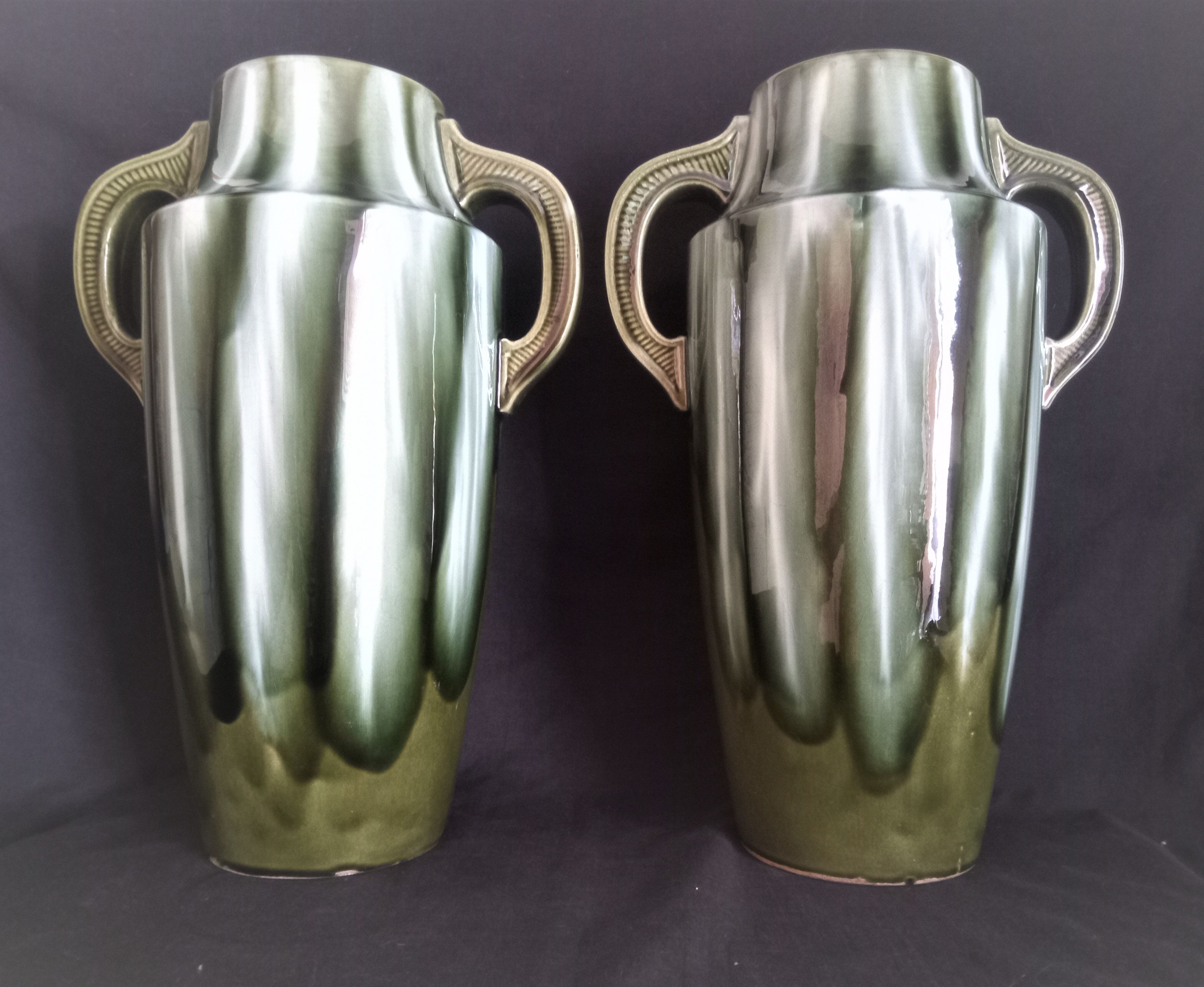 Pair of Art Deco vases in glazed earthenware with white drips on a green background