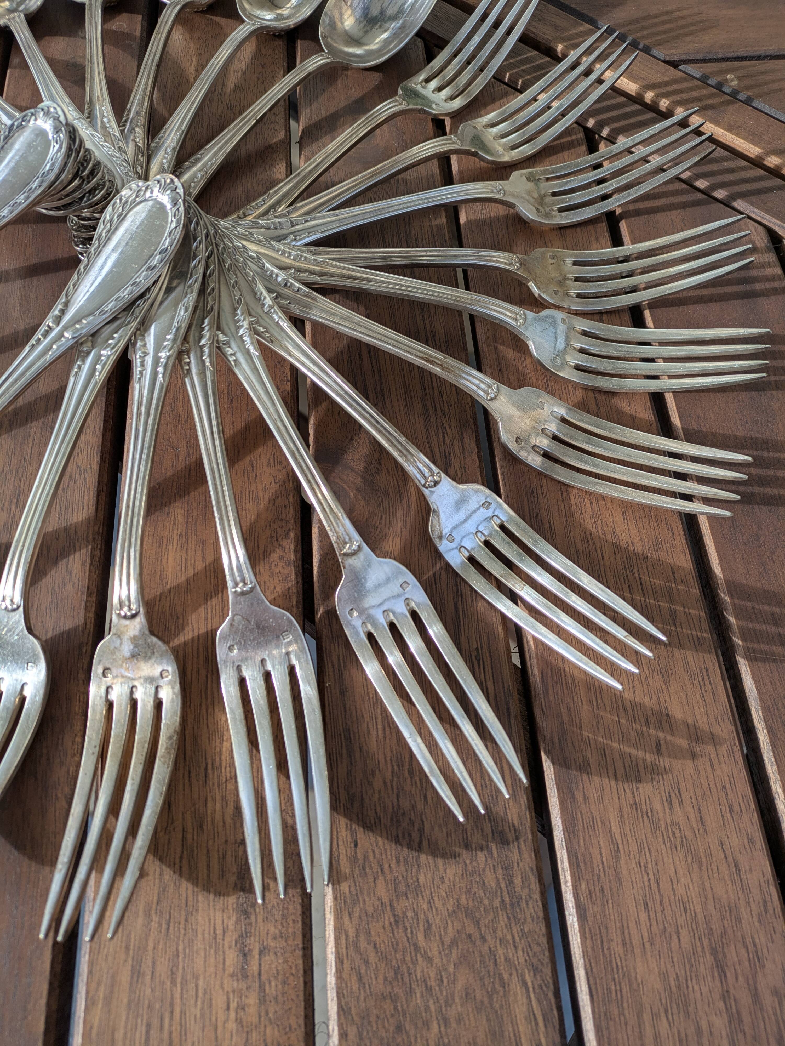 Set of 12 silver plated forks and 12 spoons 84g
