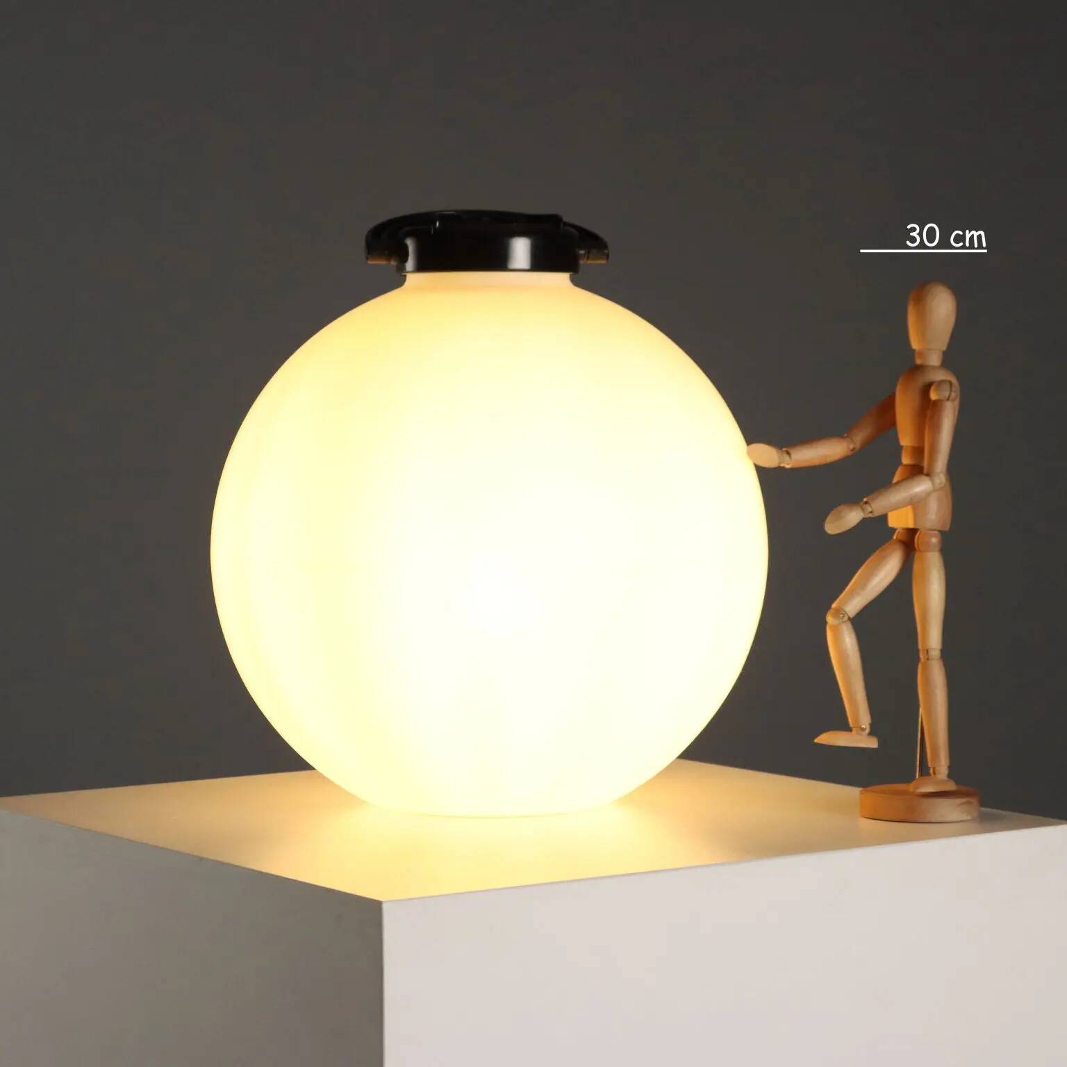 Vintage lamp Valenti Luce Tama Design Isao Hosoe in plastic from the 1970s.