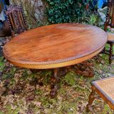 table de chasse ovale  1850  avec pieds central avec animaux scluptés