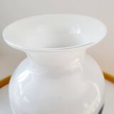 Multi color glazen vaas, primaire kleuren met wit glas