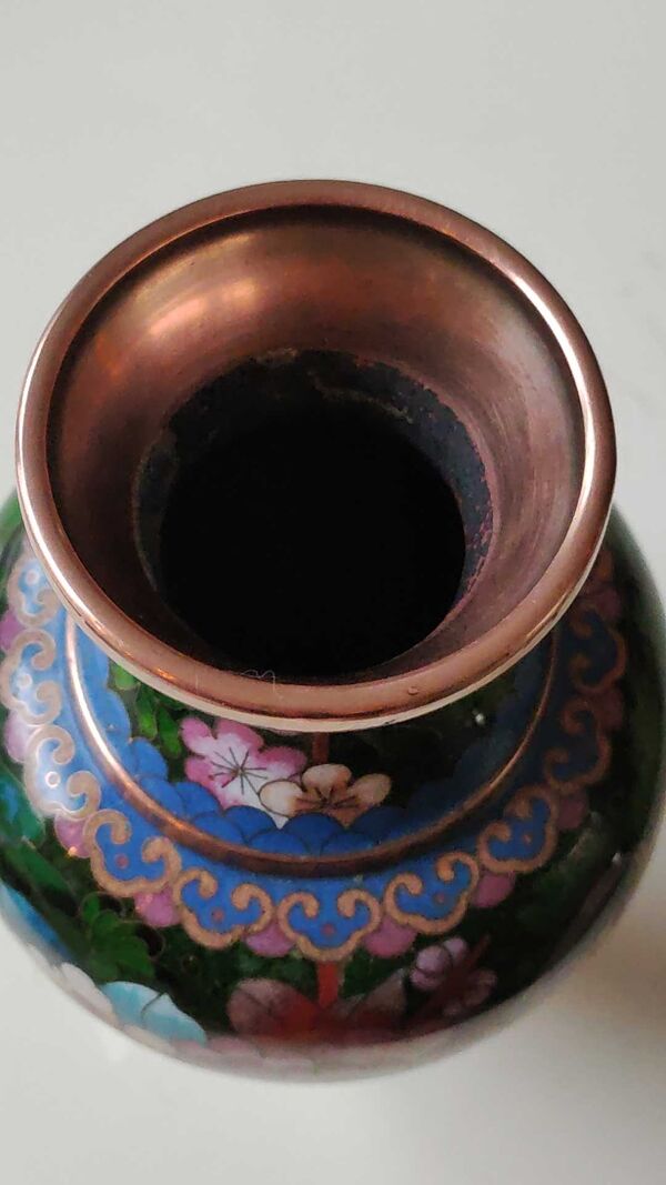 Vase balustre artisanal chinois, peint main, en émail cloisonné/motifs floraux, pivoines 21 cm