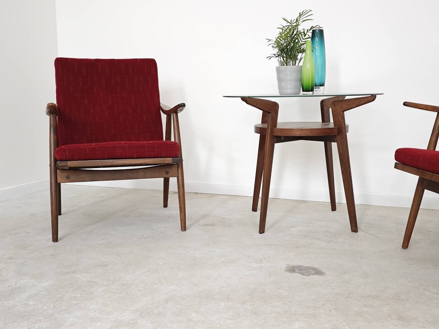 Pair of burgundy boomerang armchairs Antonin Suman Ton Bystrice (Thonet)