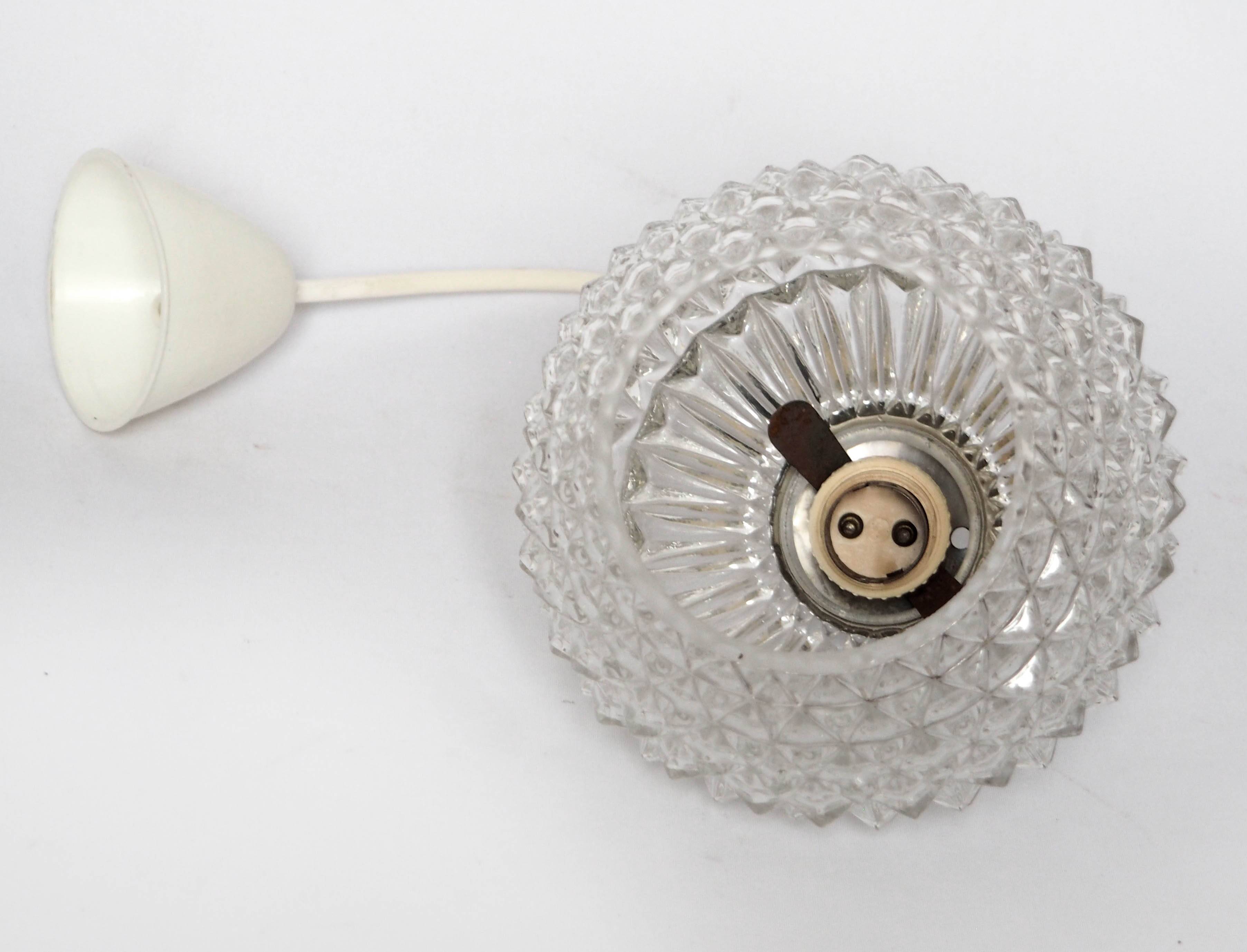 Molded glass ball suspension