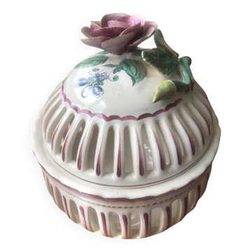 Bonbonnière en porcelaine ajourée Chaumeil