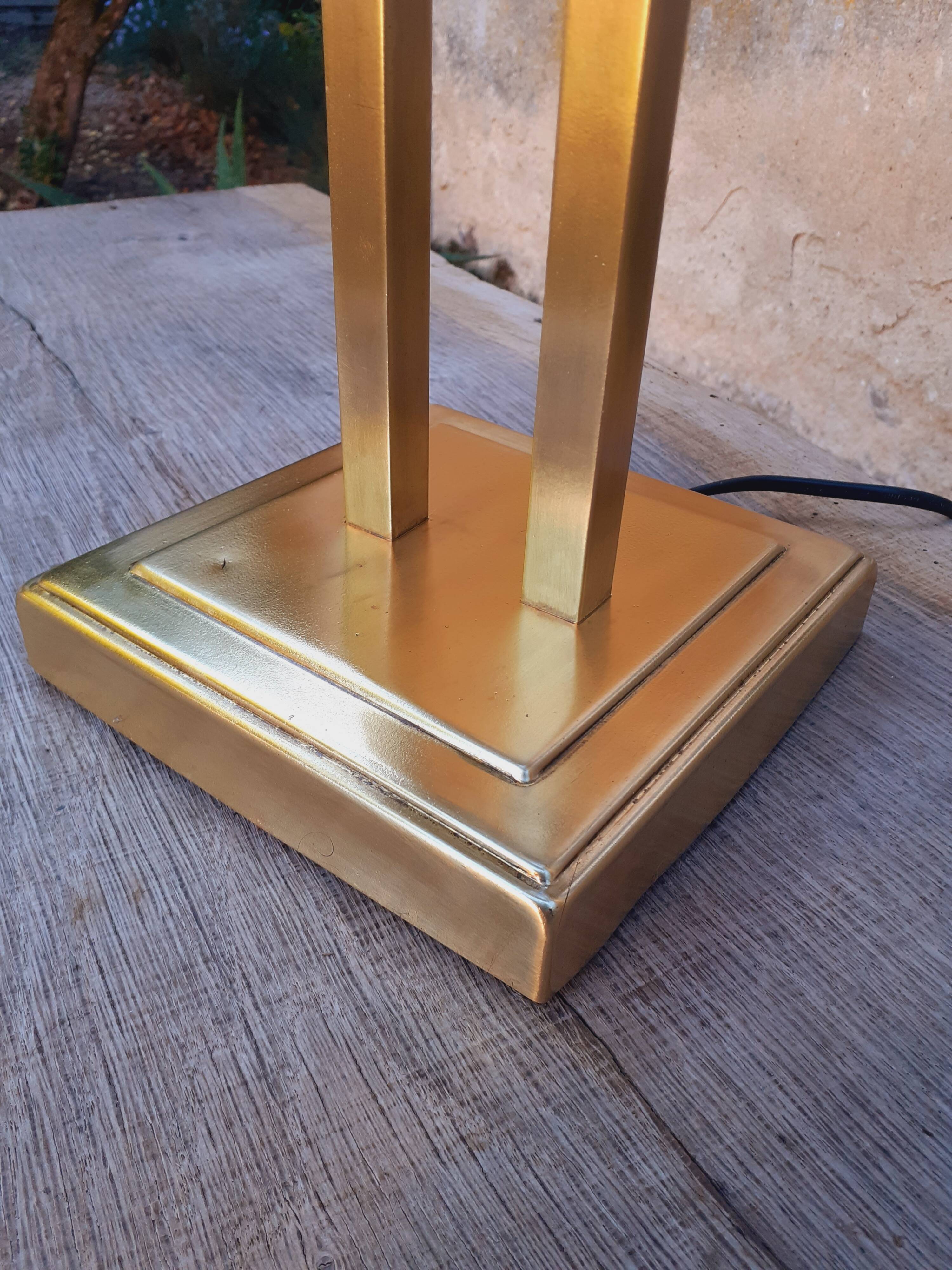 Lampe à poser dite " Gratte-ciel" en laiton année 70