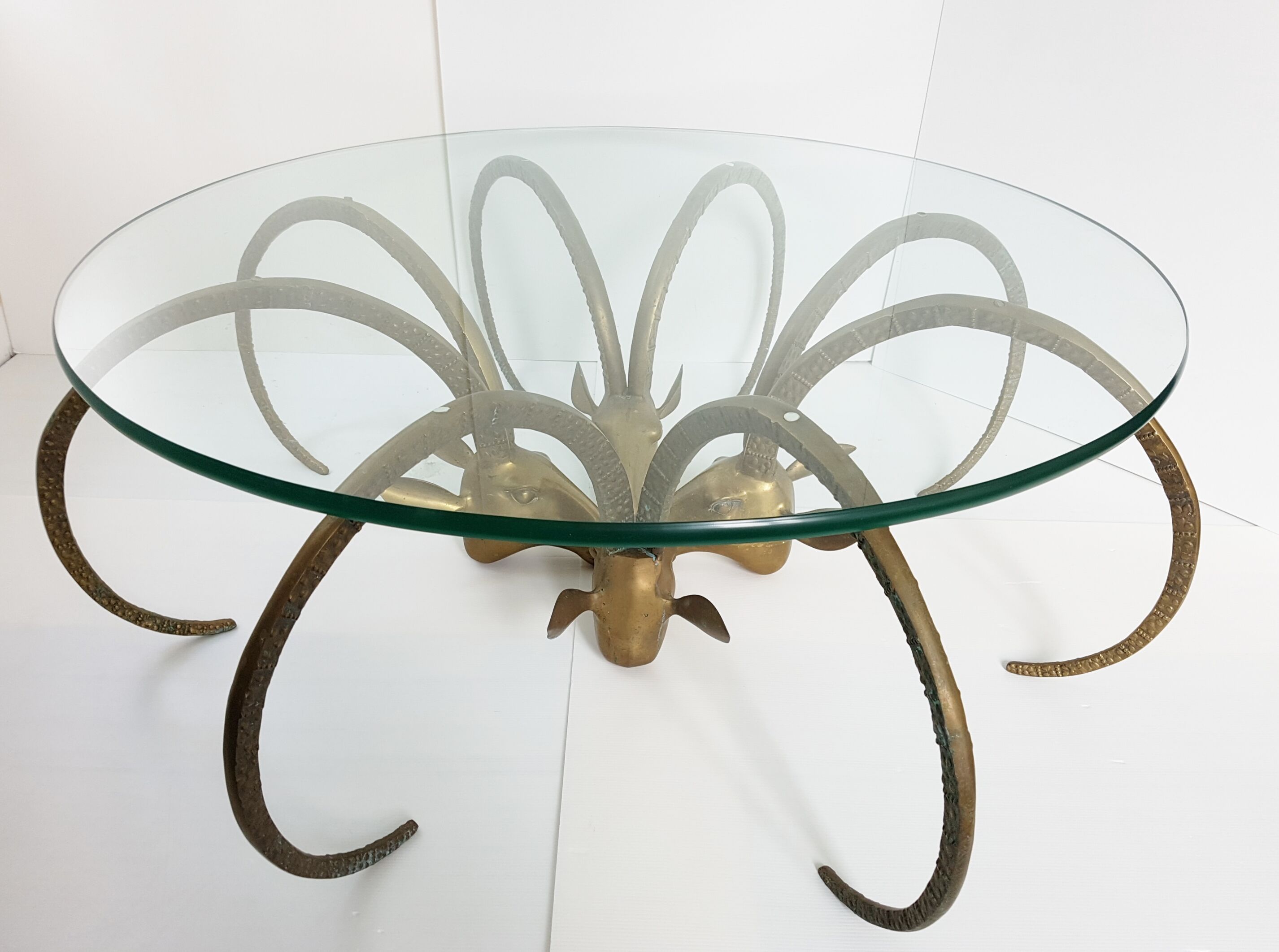 Table basse tête de bélier 1970